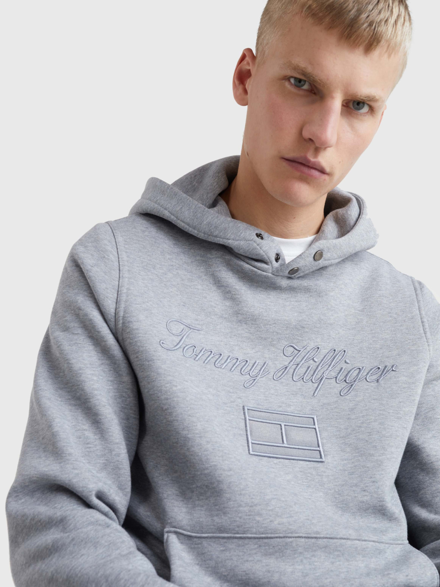 detail Tommy Hilfiger pánská šedá mikina