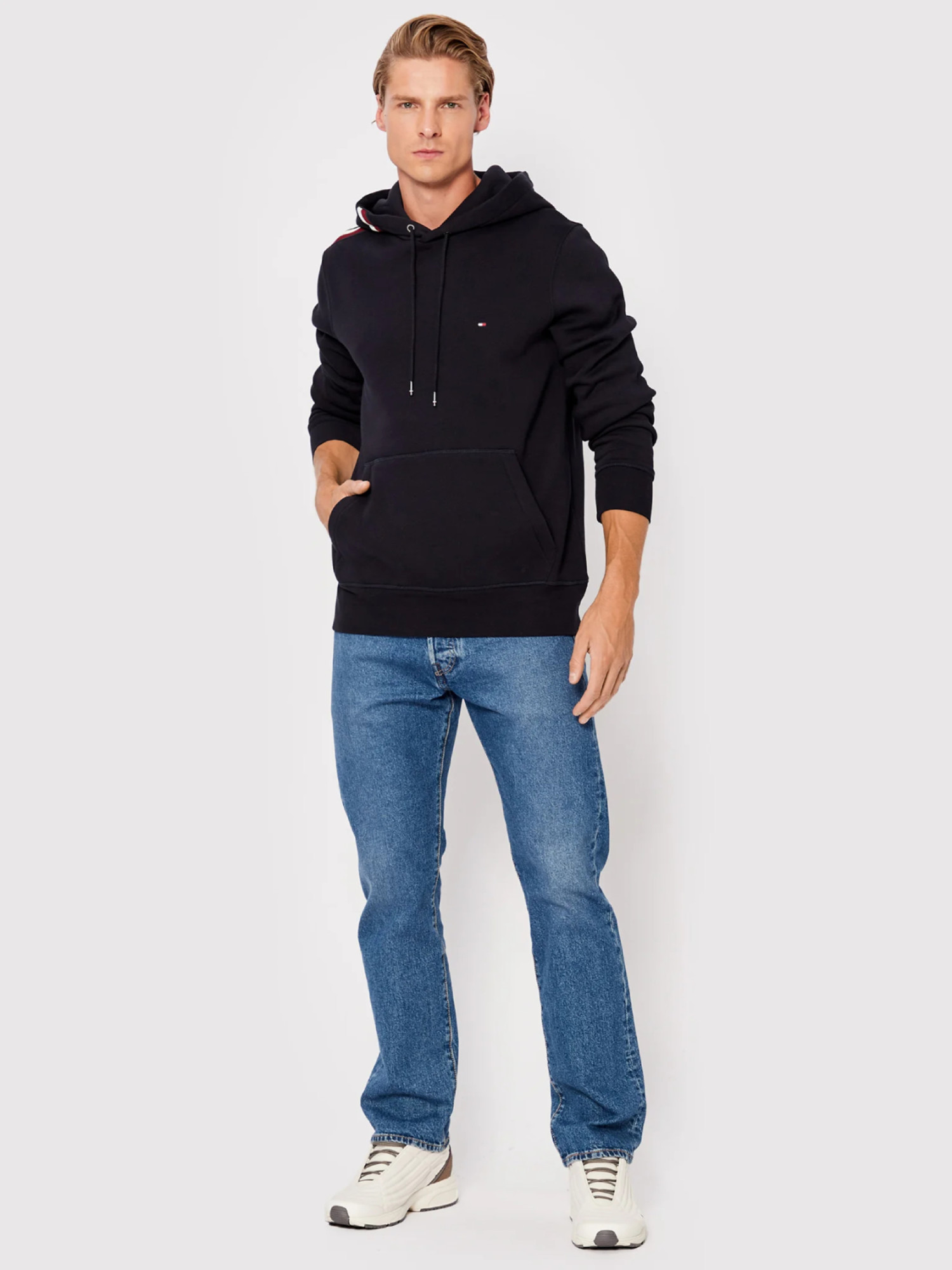 detail Tommy Hilfiger pánská tmavě modrá mikina