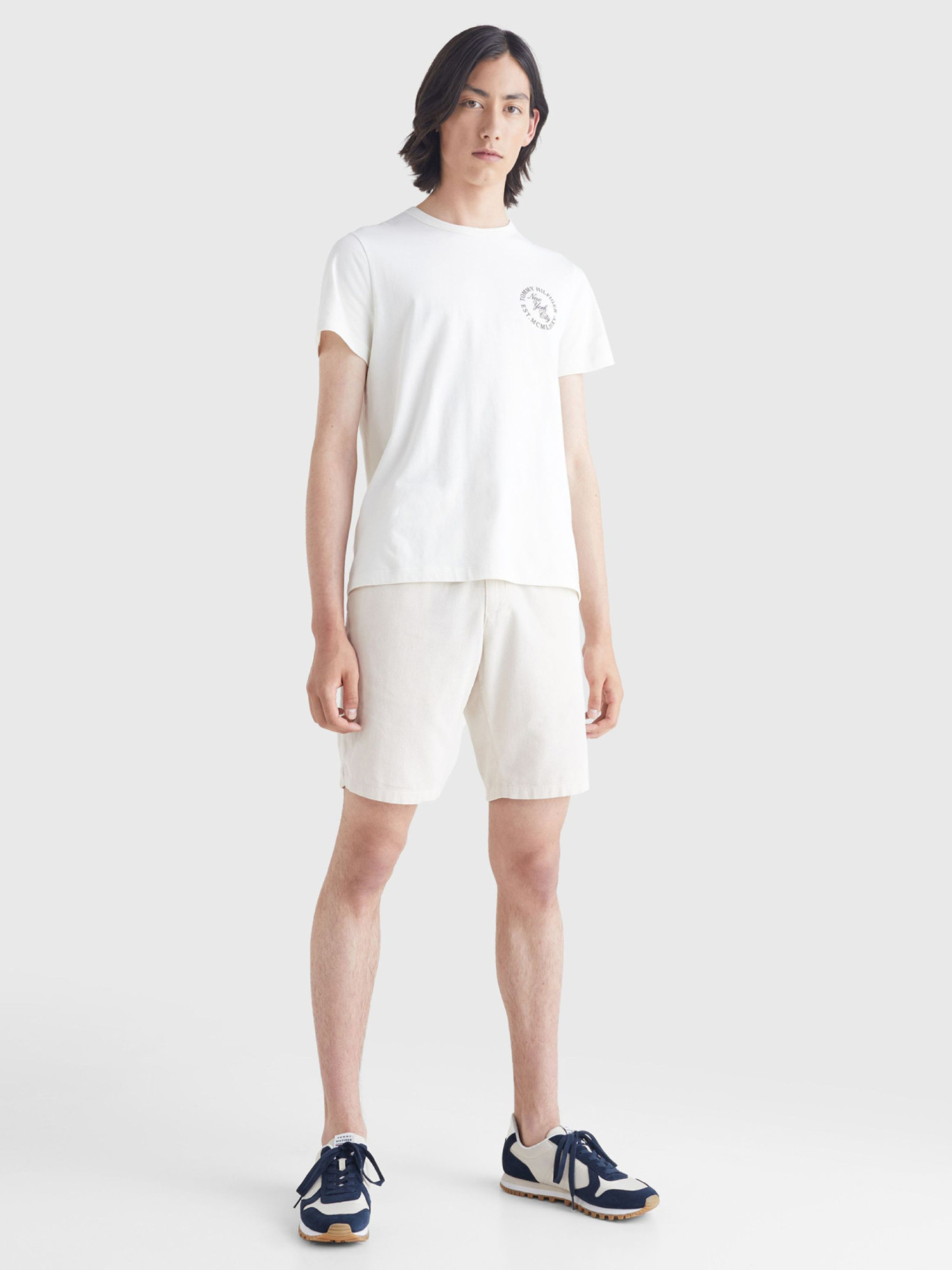 detail Tommy Hilfiger pánské bílé triko Circle