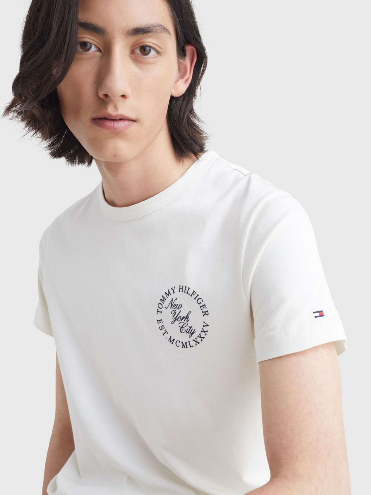 detail Tommy Hilfiger pánské bílé triko Circle