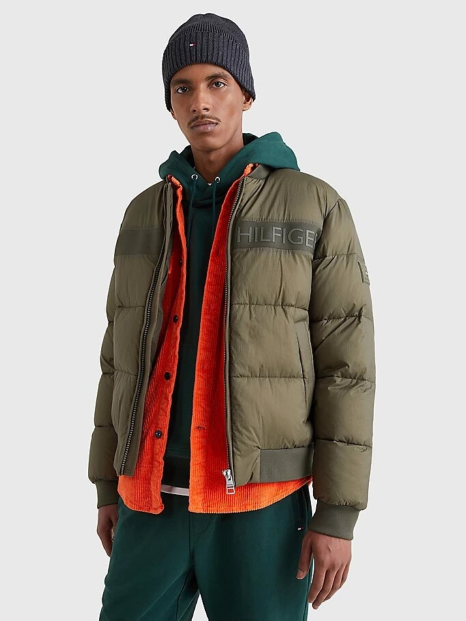 detail Tommy Hilfiger pánský zimní bomber