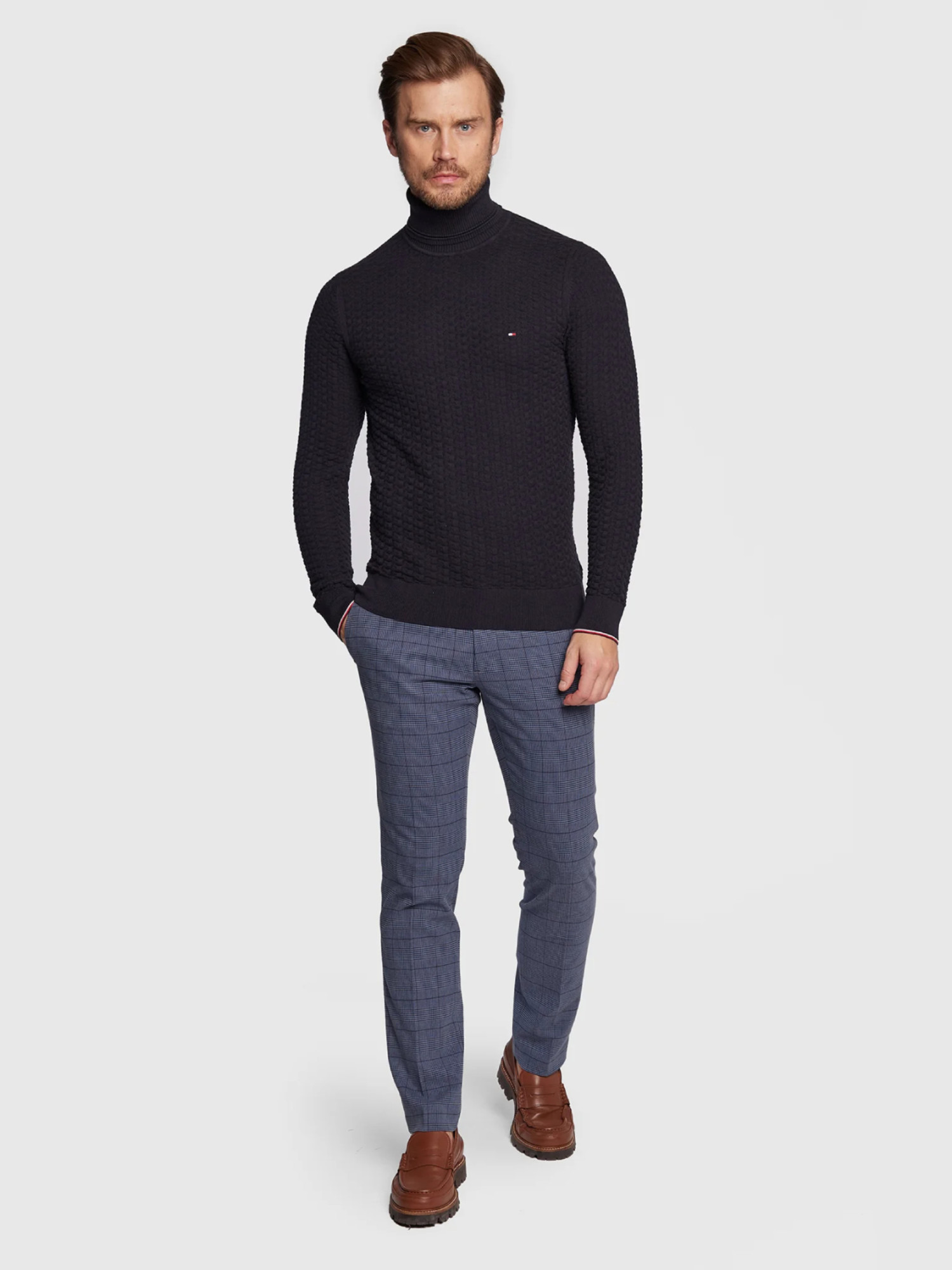 detail Tommy Hilfiger pánský tmavě modrý rolák
