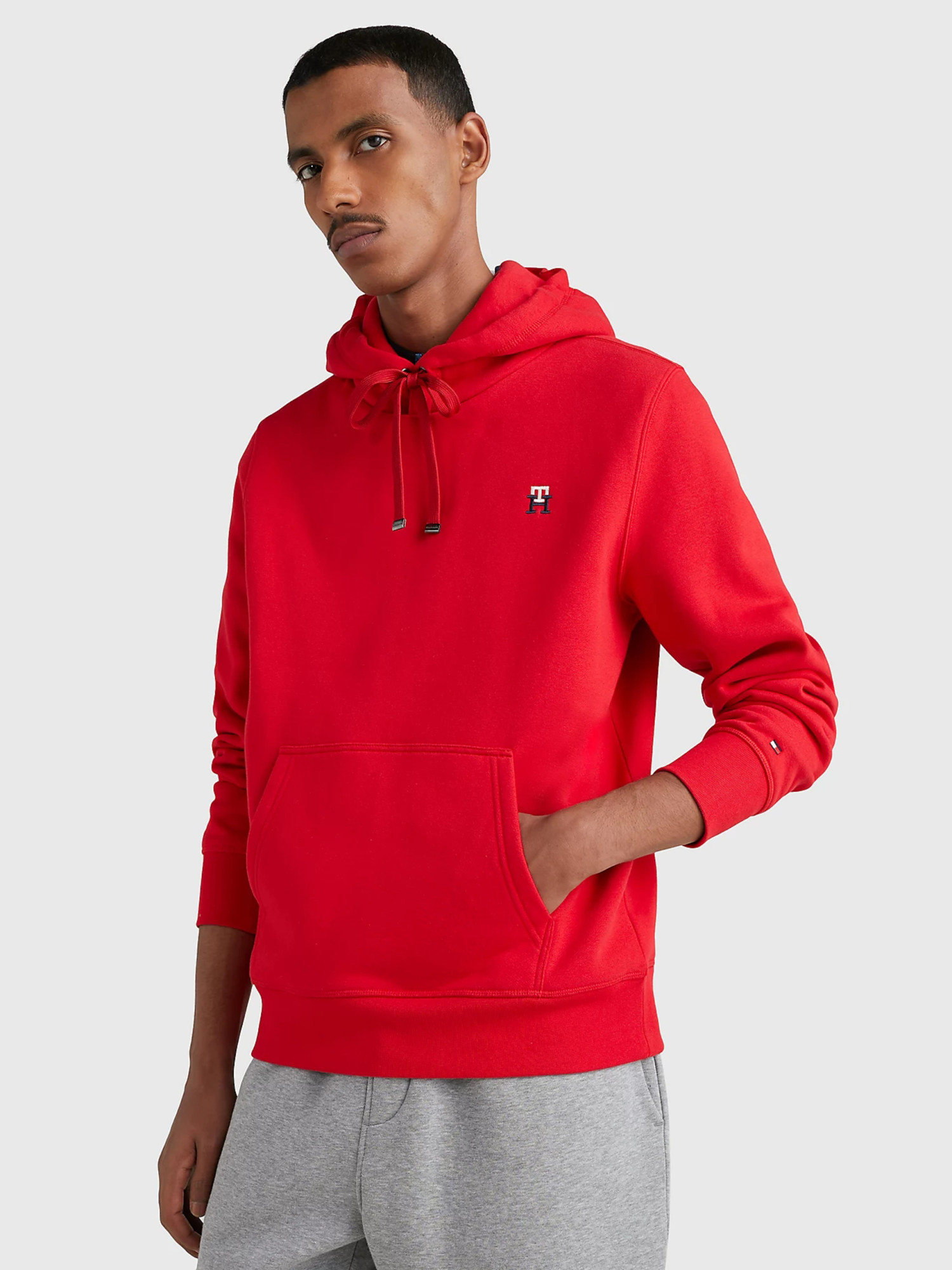 detail Tommy Hilfiger pánská červená mikina