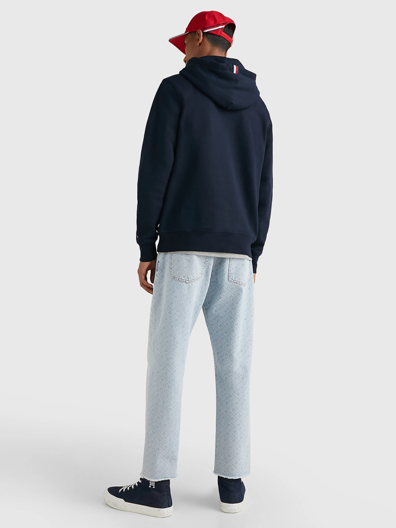 detail Tommy Hilfiger pánská tmavě modrá mikina