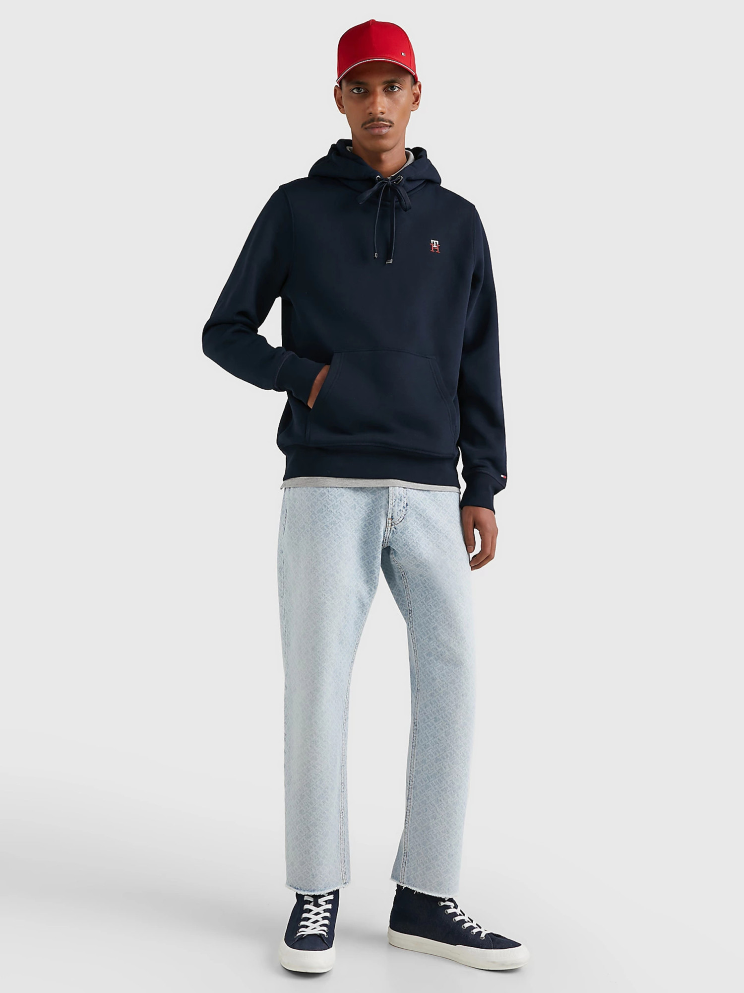 detail Tommy Hilfiger pánská tmavě modrá mikina