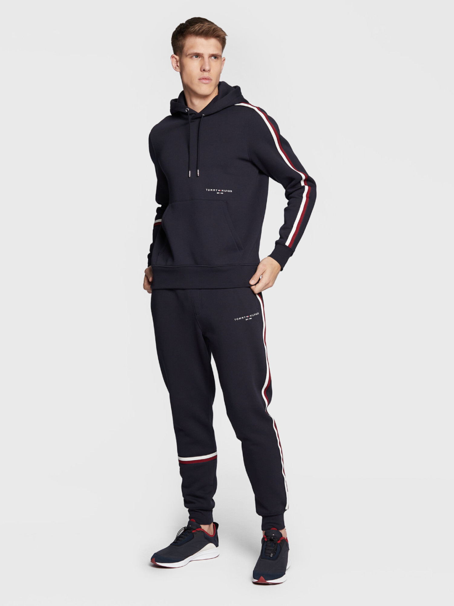 detail Tommy Hilfiger pánská tmavě modrá mikina