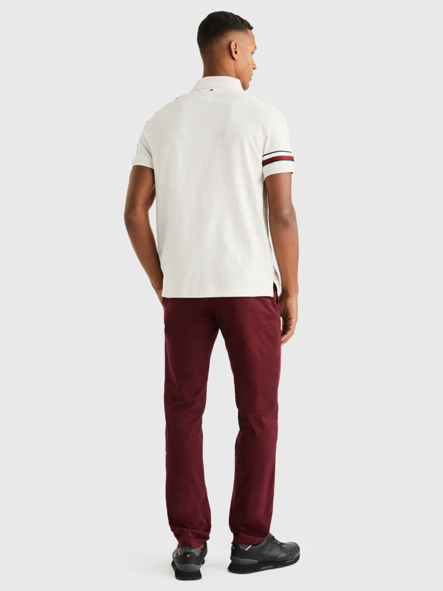 detail Tommy Hilfiger pánské krémové polotričko