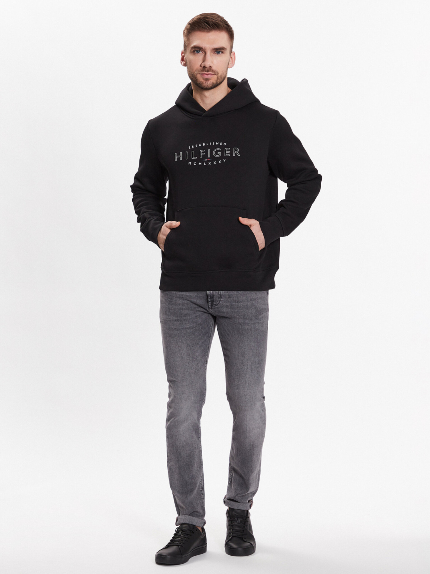 detail Tommy Hilfiger pánská černá mikina