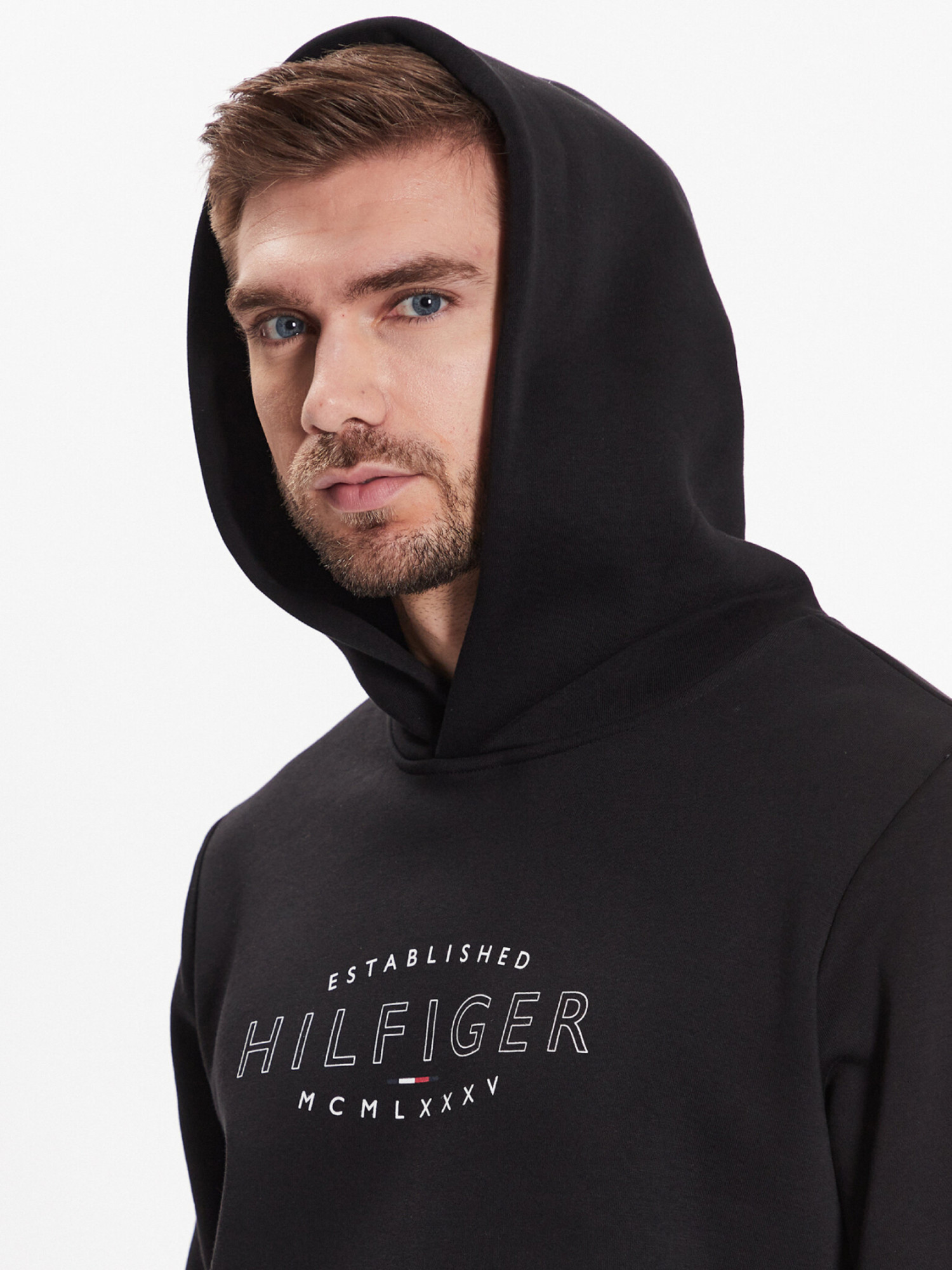 detail Tommy Hilfiger pánská černá mikina