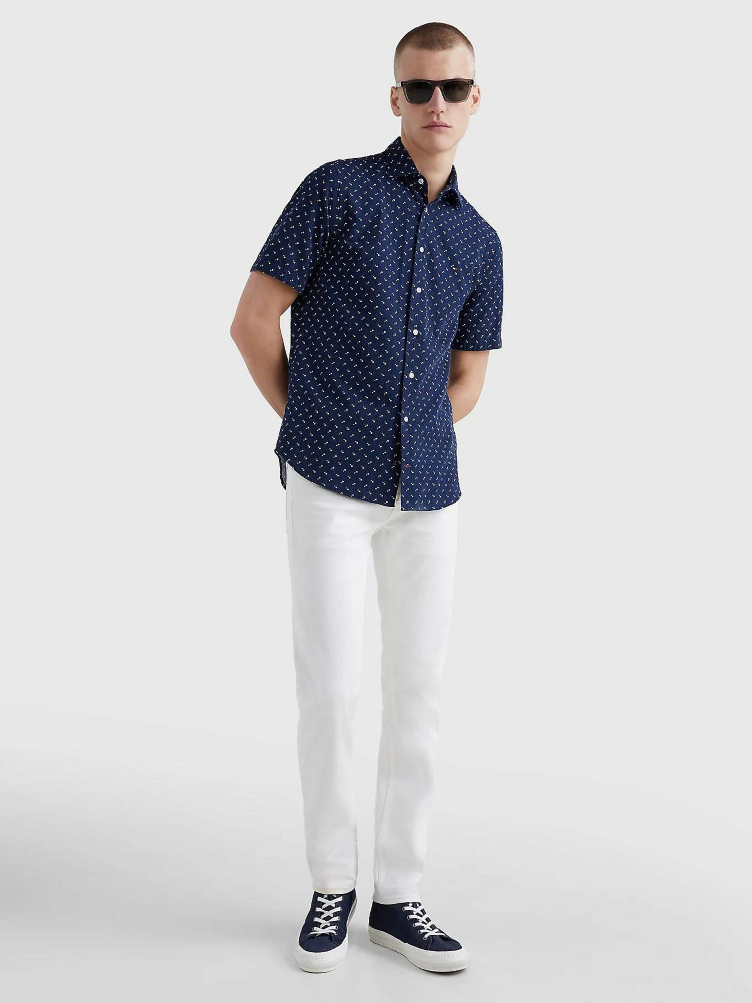 detail Tommy Hilfiger pánská modrá košile s krátkým rukávem Print
