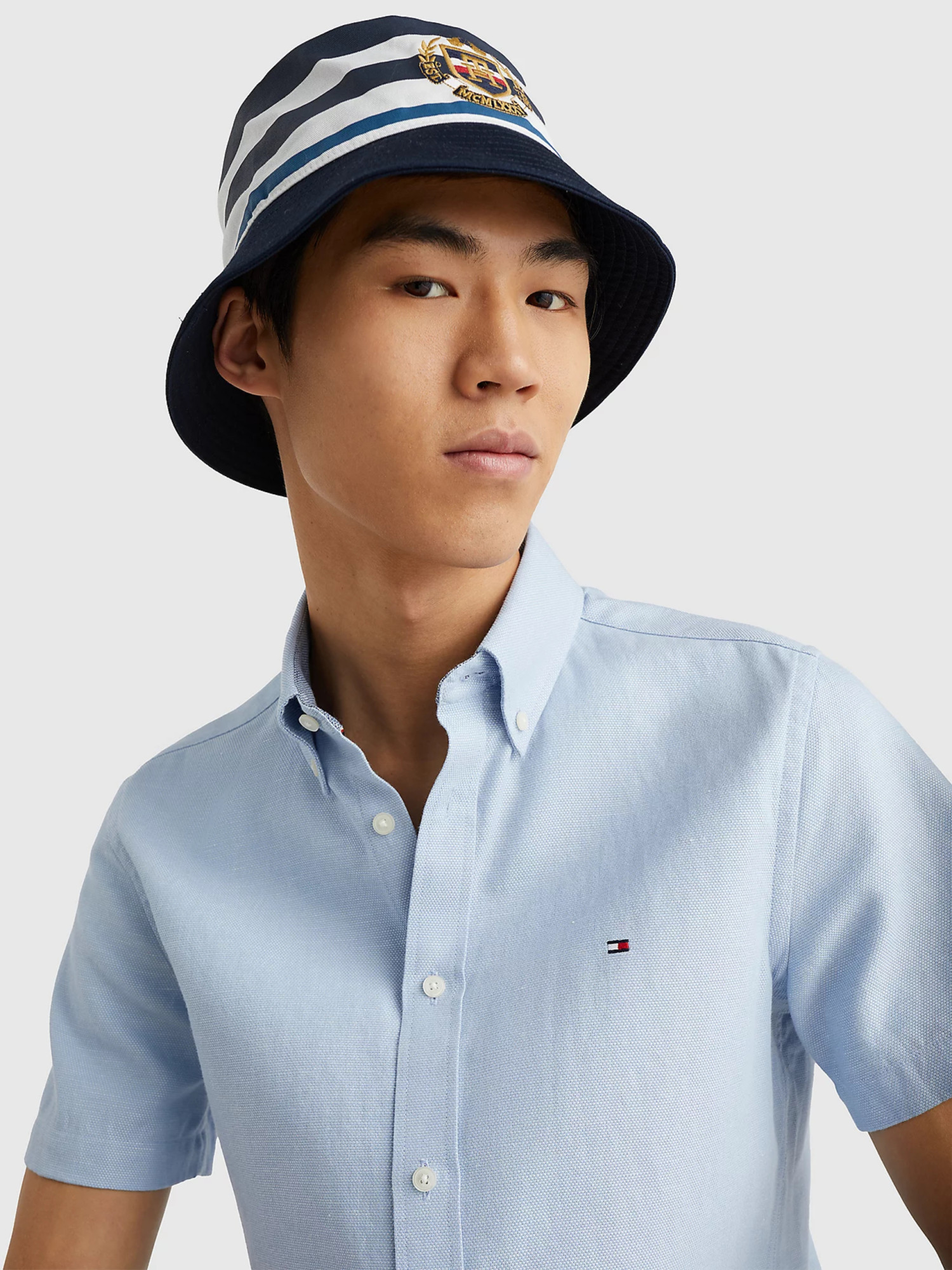 detail Tommy Hilfiger pánská modrá košile