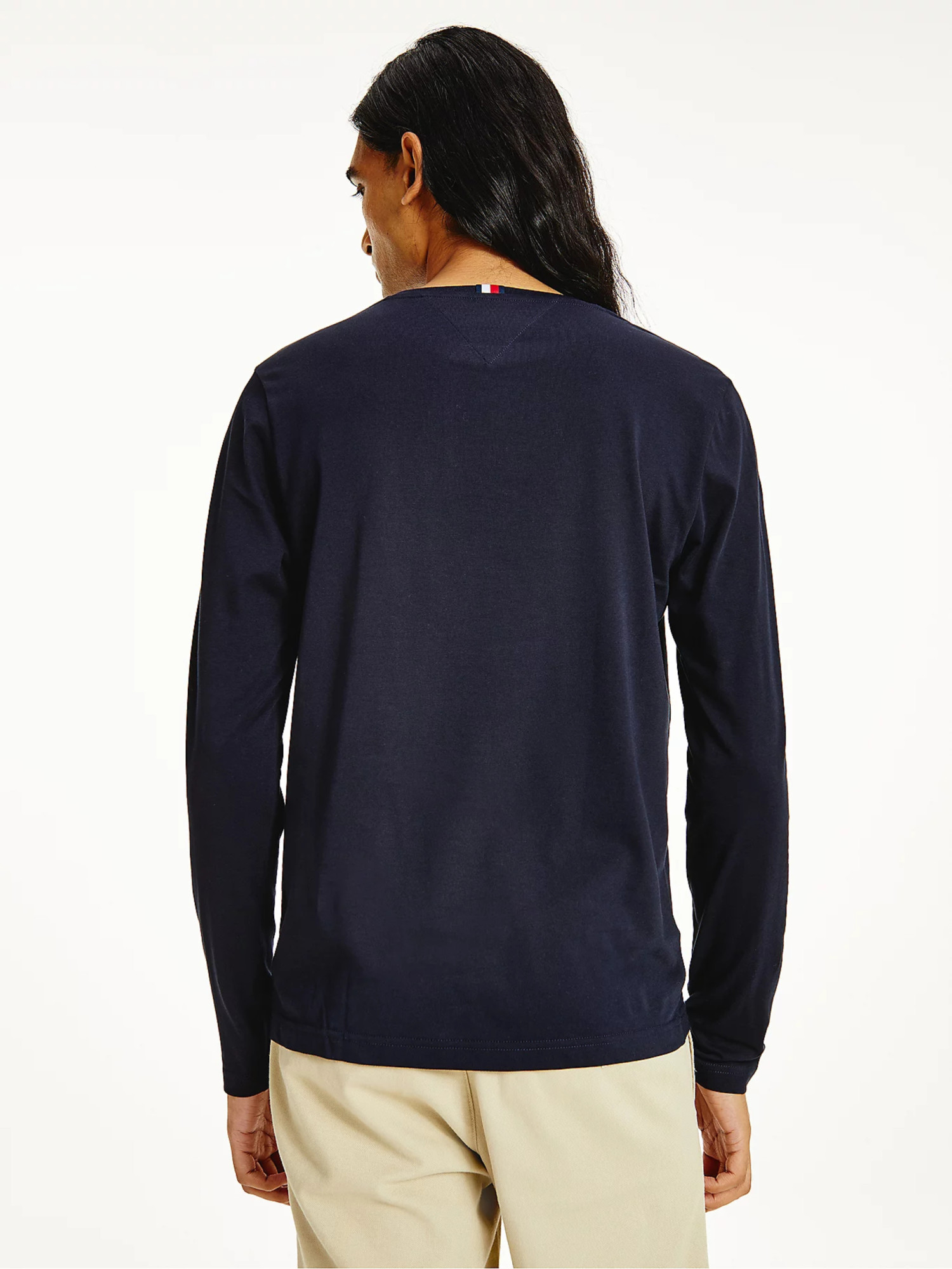 detail Tommy Hilfiger pánské tmavě modré tričko s dlouhým rukávem