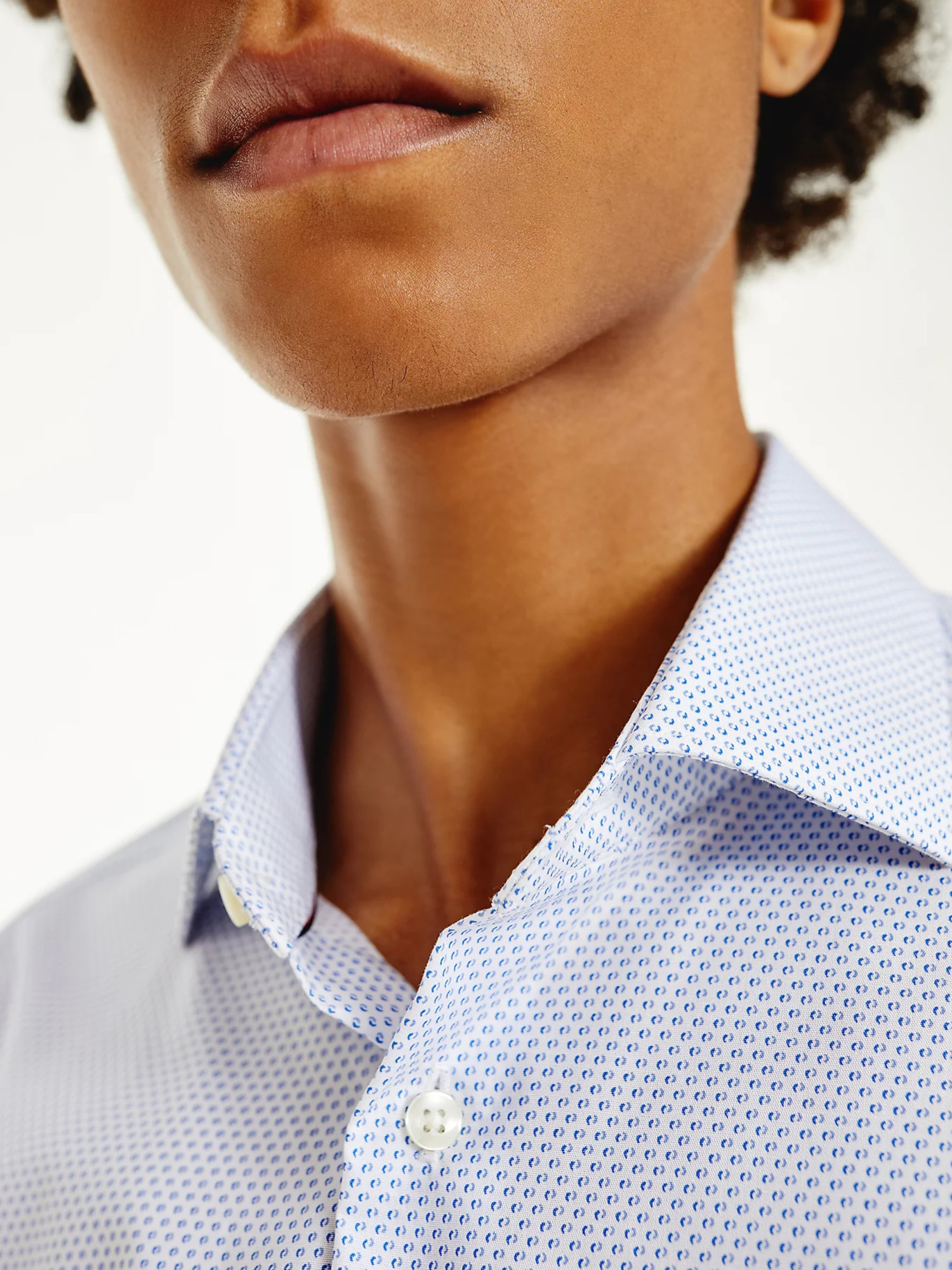 detail Tommy Hilfiger pánská vzorovaná košile