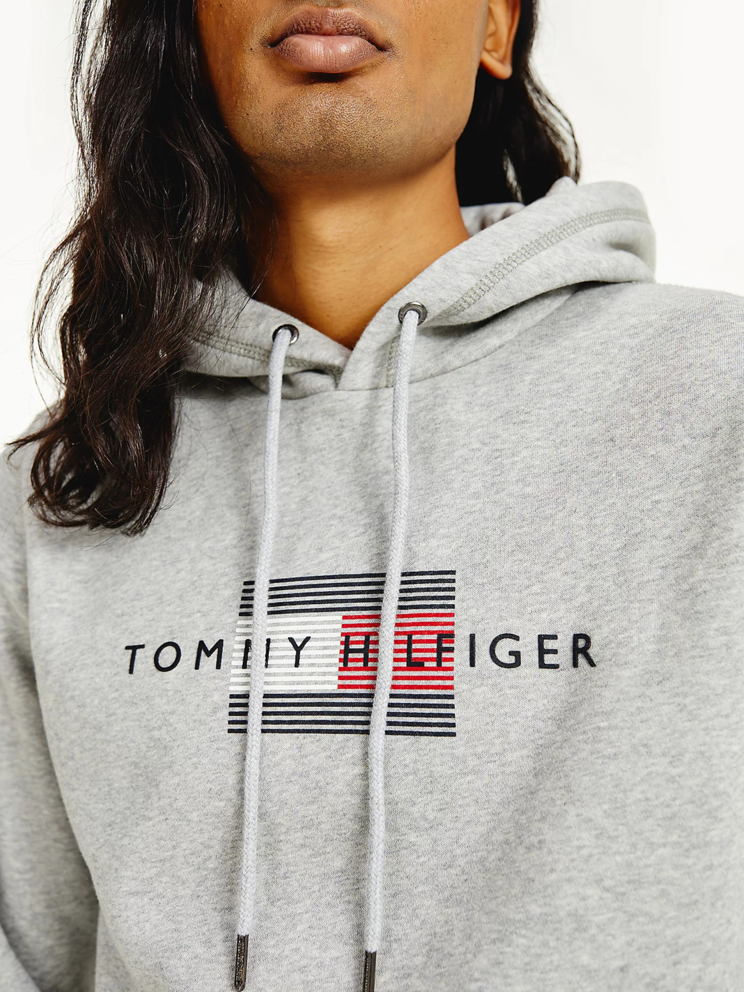 detail Tommy Hilfiger pánská šedá mikina s kapucí