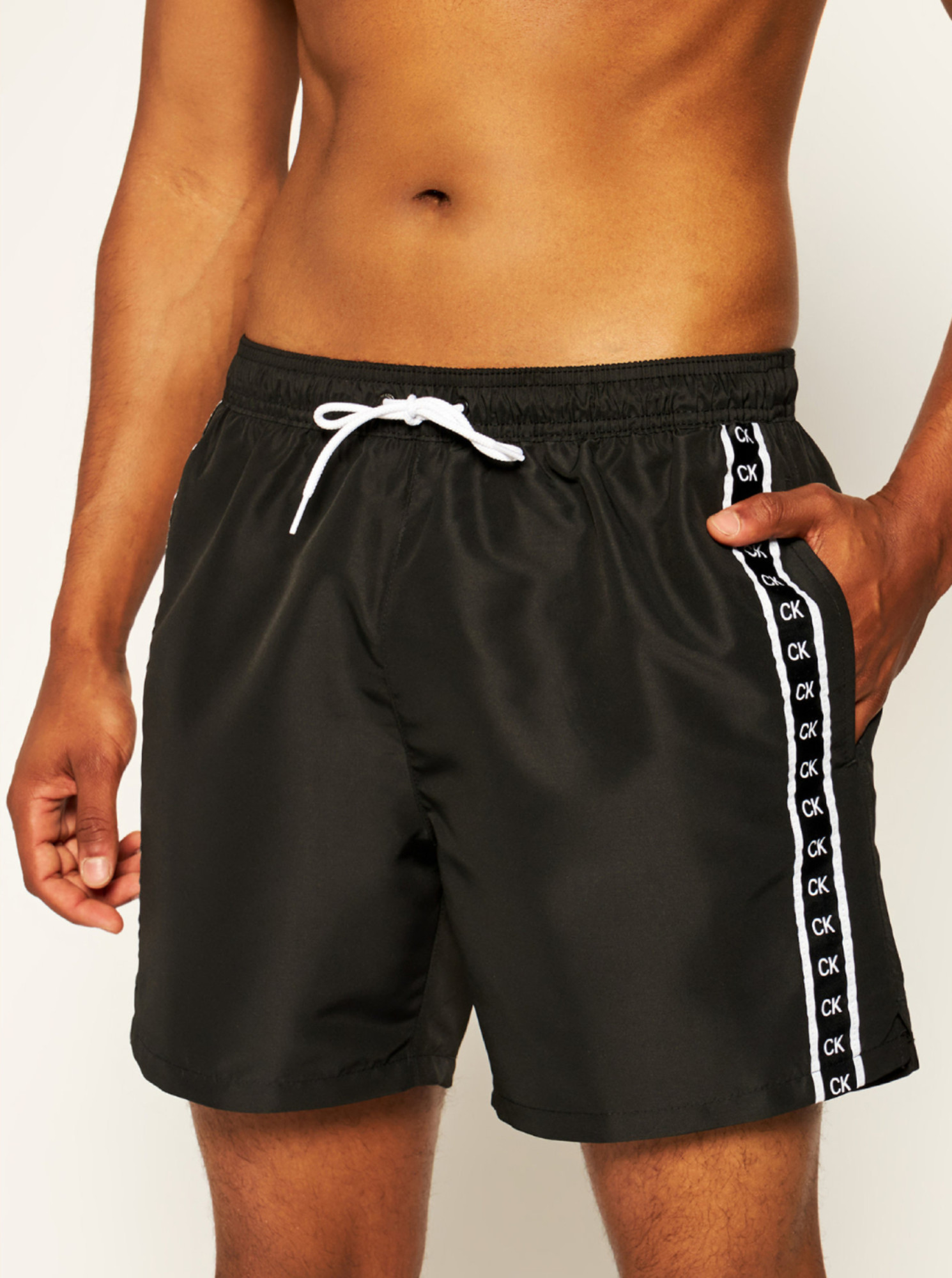 detail Calvin Klein pánské černé plavky