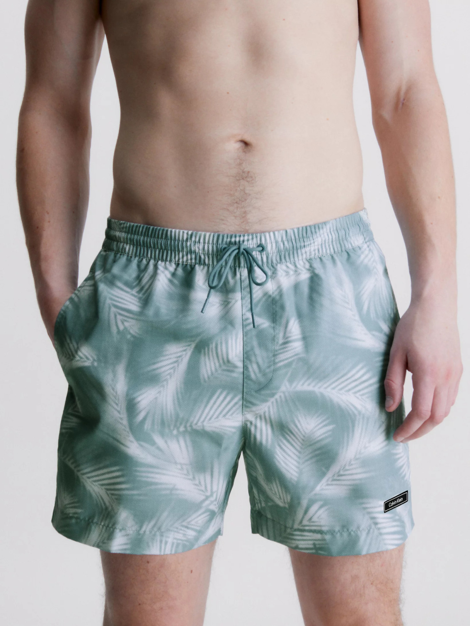detail Calvin Klein pánské vzorované plavky
