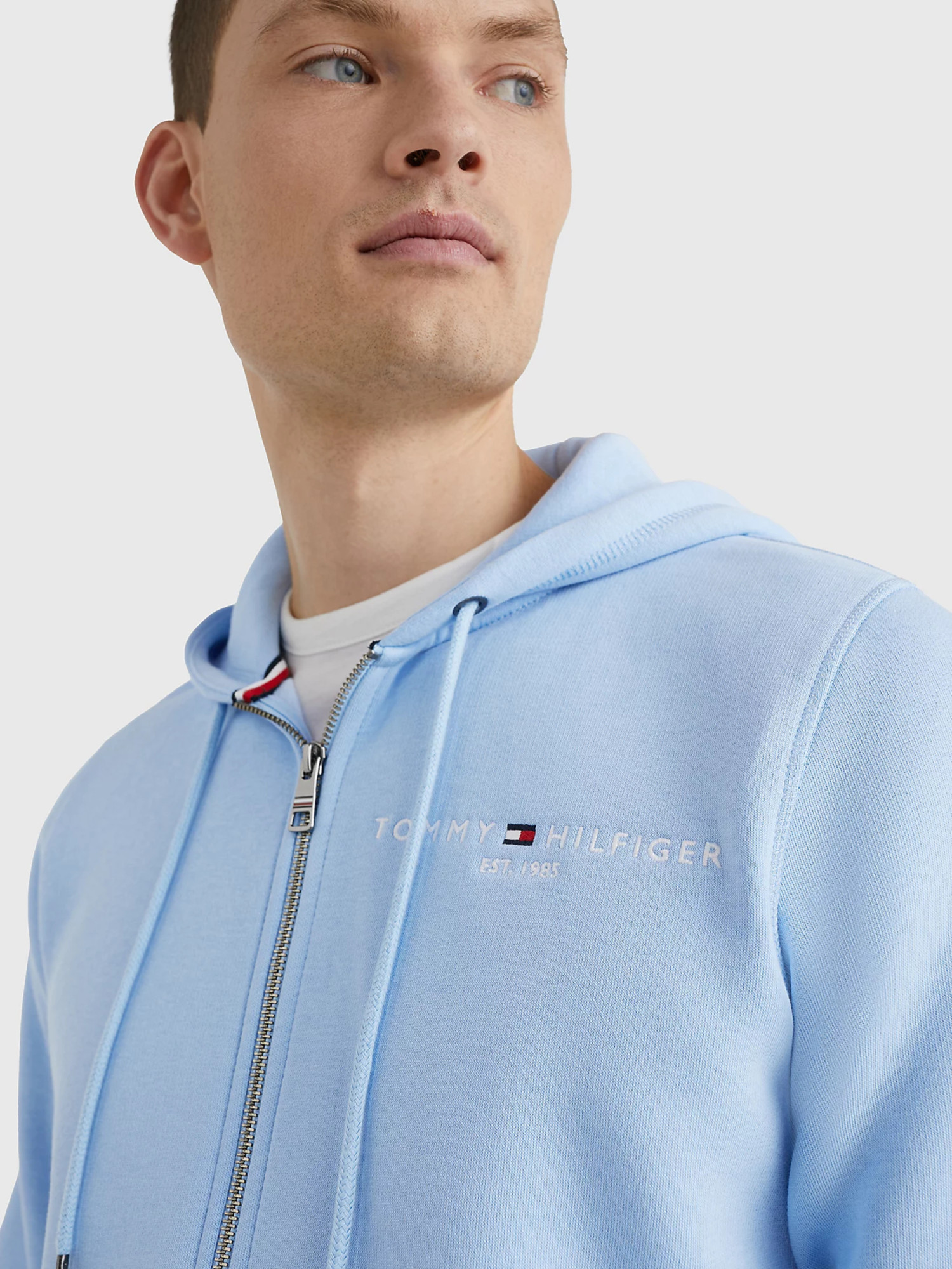 detail Tommy Hilfiger pánská modrá mikina na zip