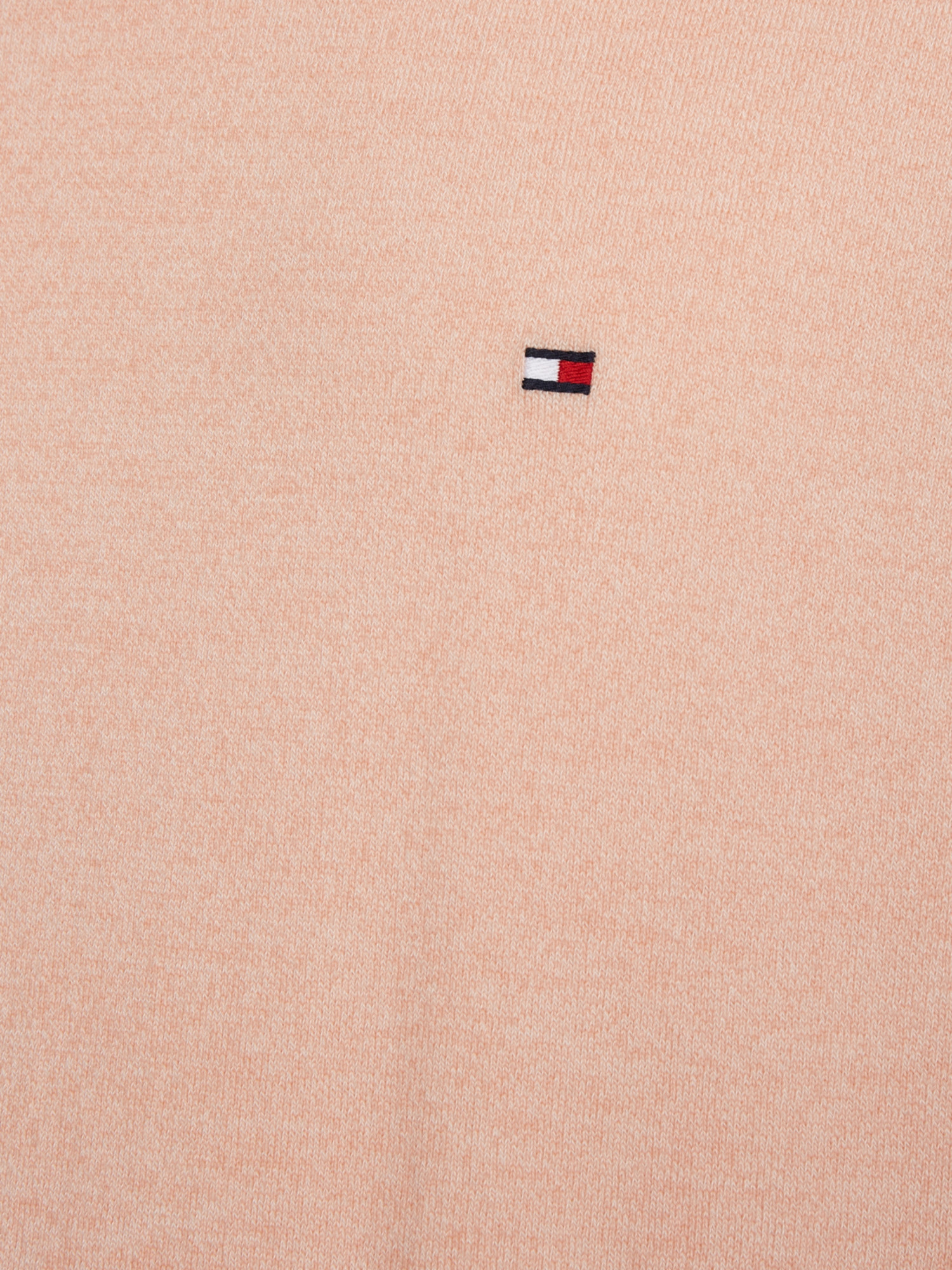 detail Tommy Hilfiger pánský lososový svetr