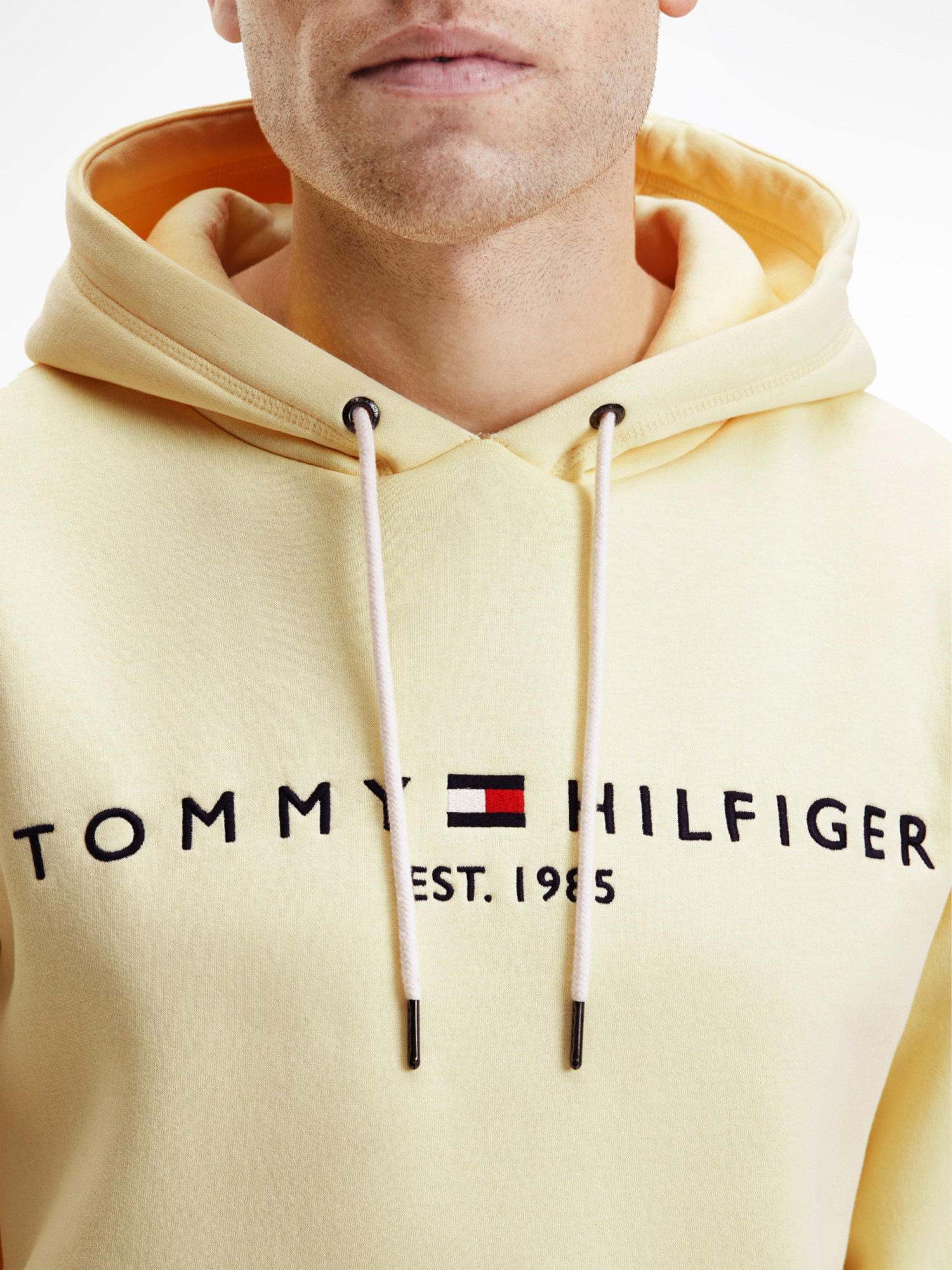 detail Tommy Hilfiger pánská žlutá mikina Logo Hoody