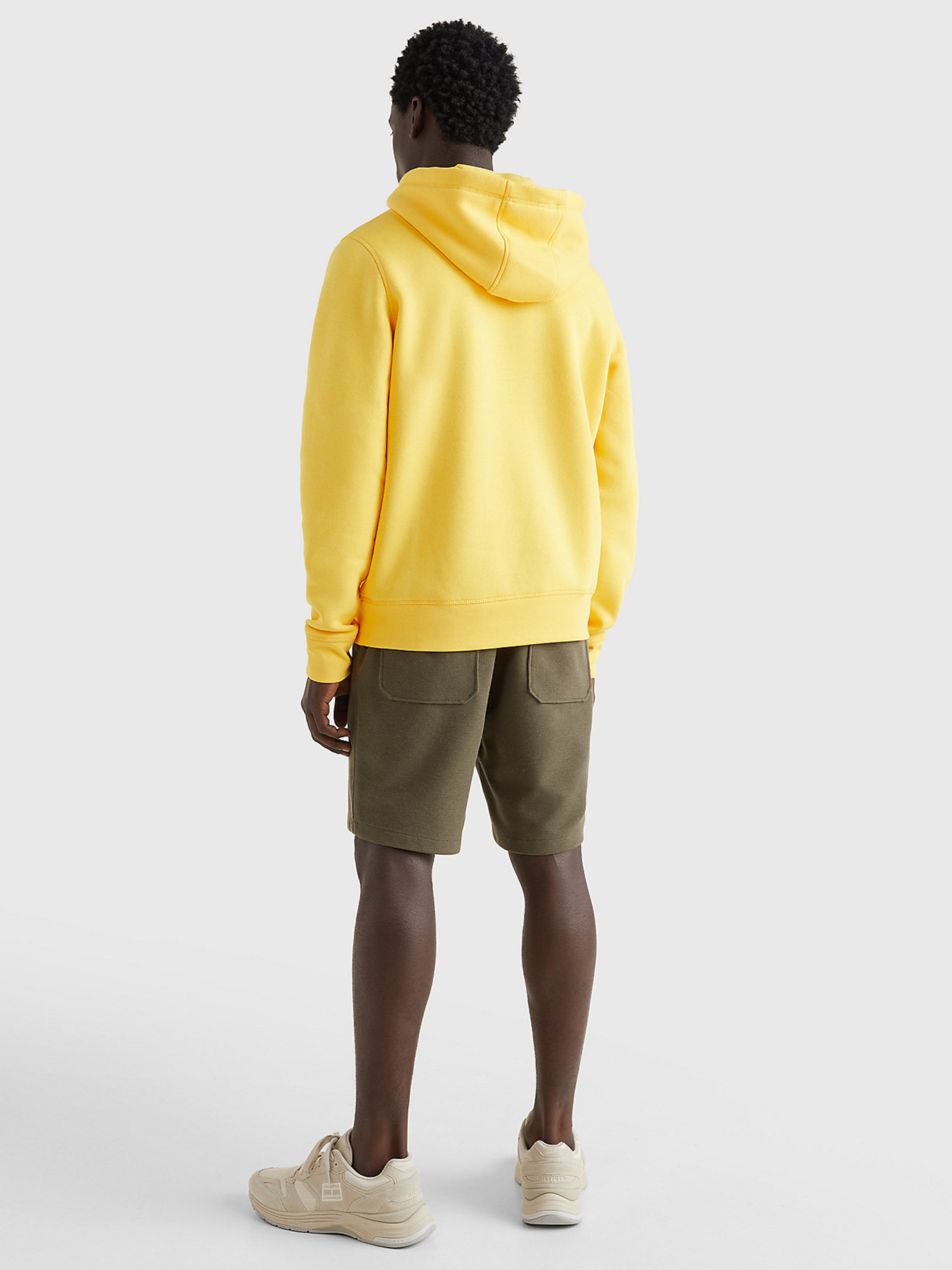 detail Tommy Hilfiger pánská žlutá mikina Logo Hoody