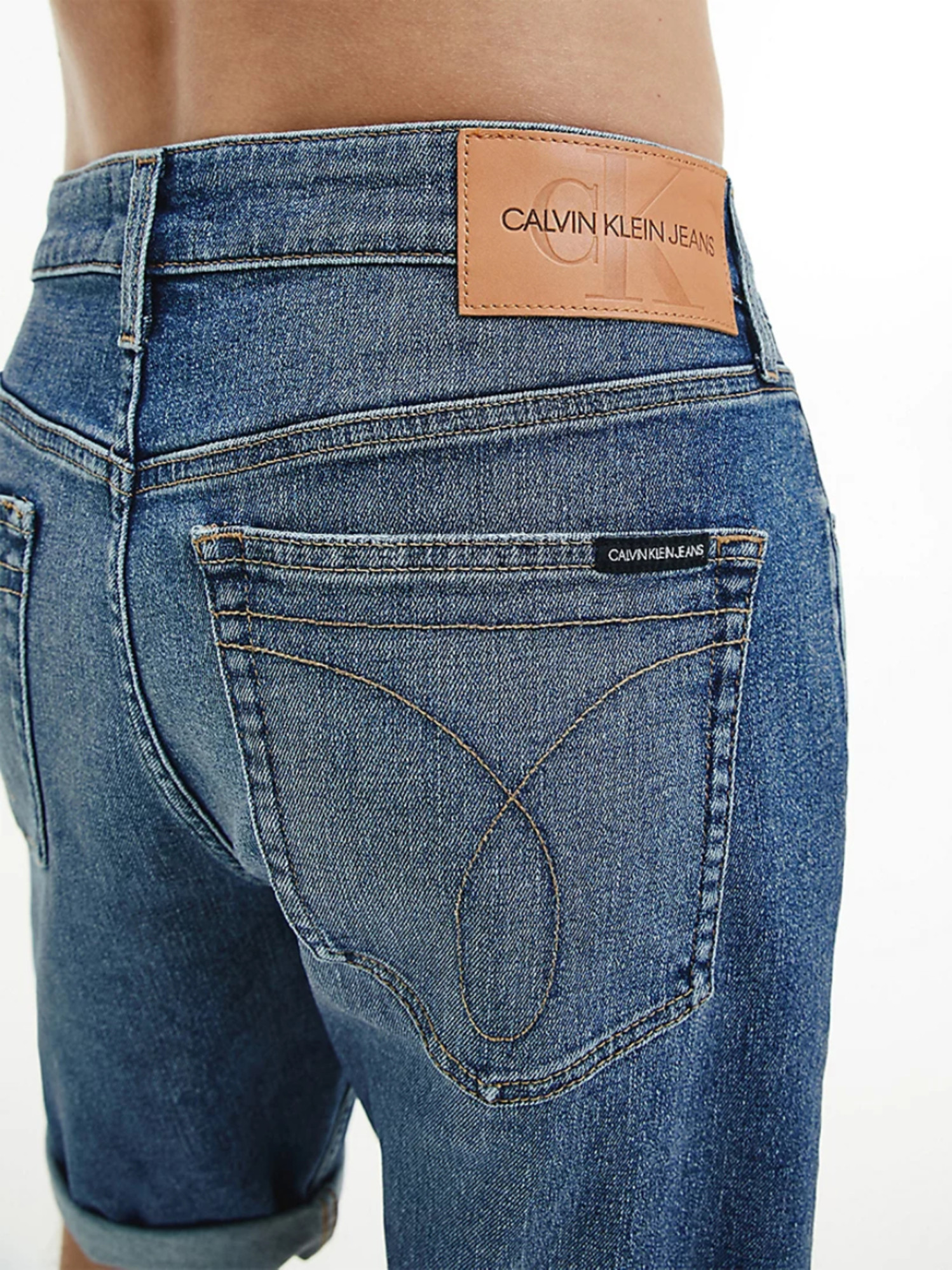 detail Calvin Klein pánské džínové šortky