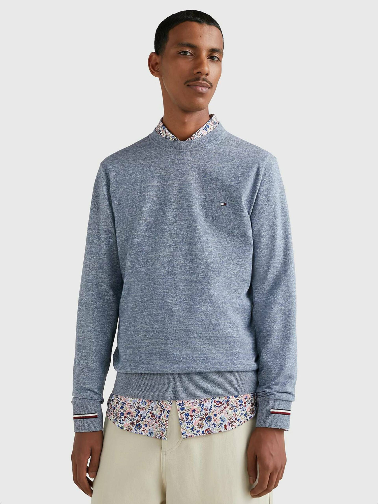 detail Tommy Hilfiger pánský modrý svetr Mouline