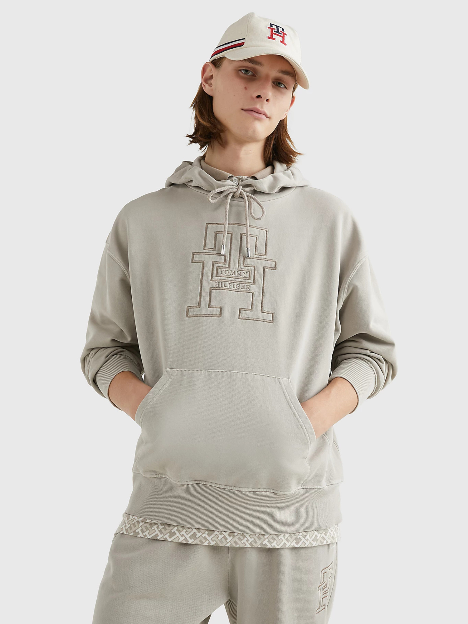 detail Tommy Hilfiger pánská béžová mikina garment