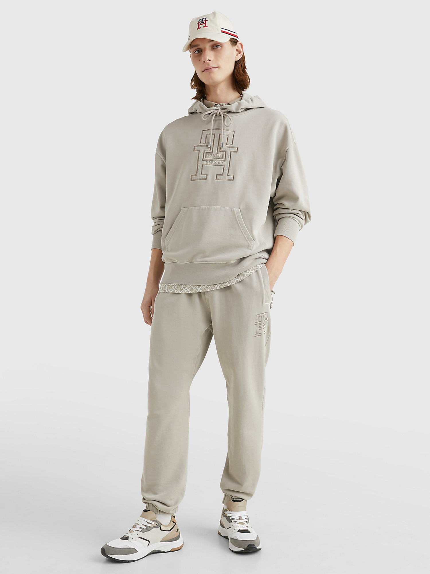 detail Tommy Hilfiger pánská béžová mikina garment