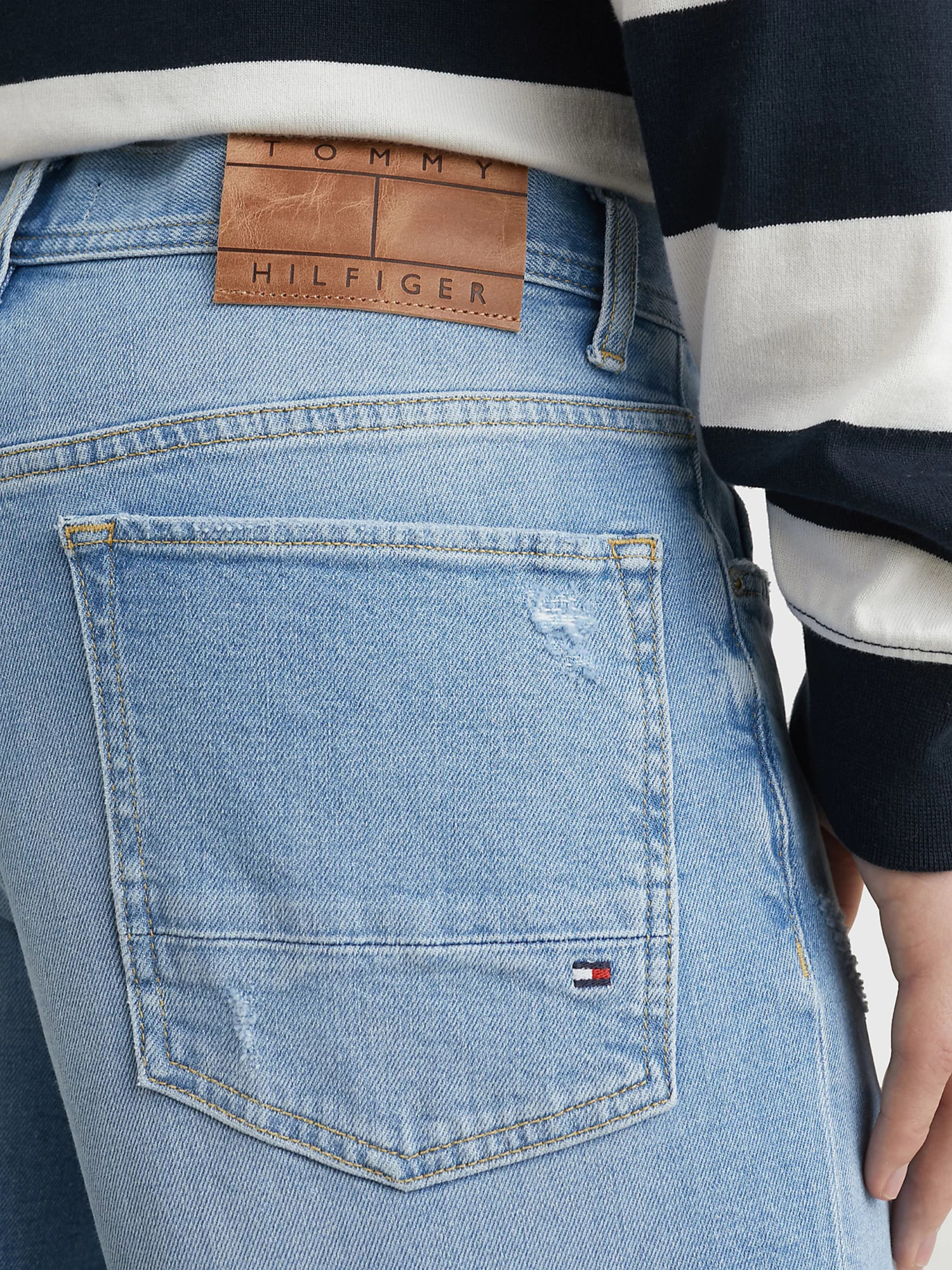 detail Tommy Hilfiger pánské džínové šortky Brooklyn