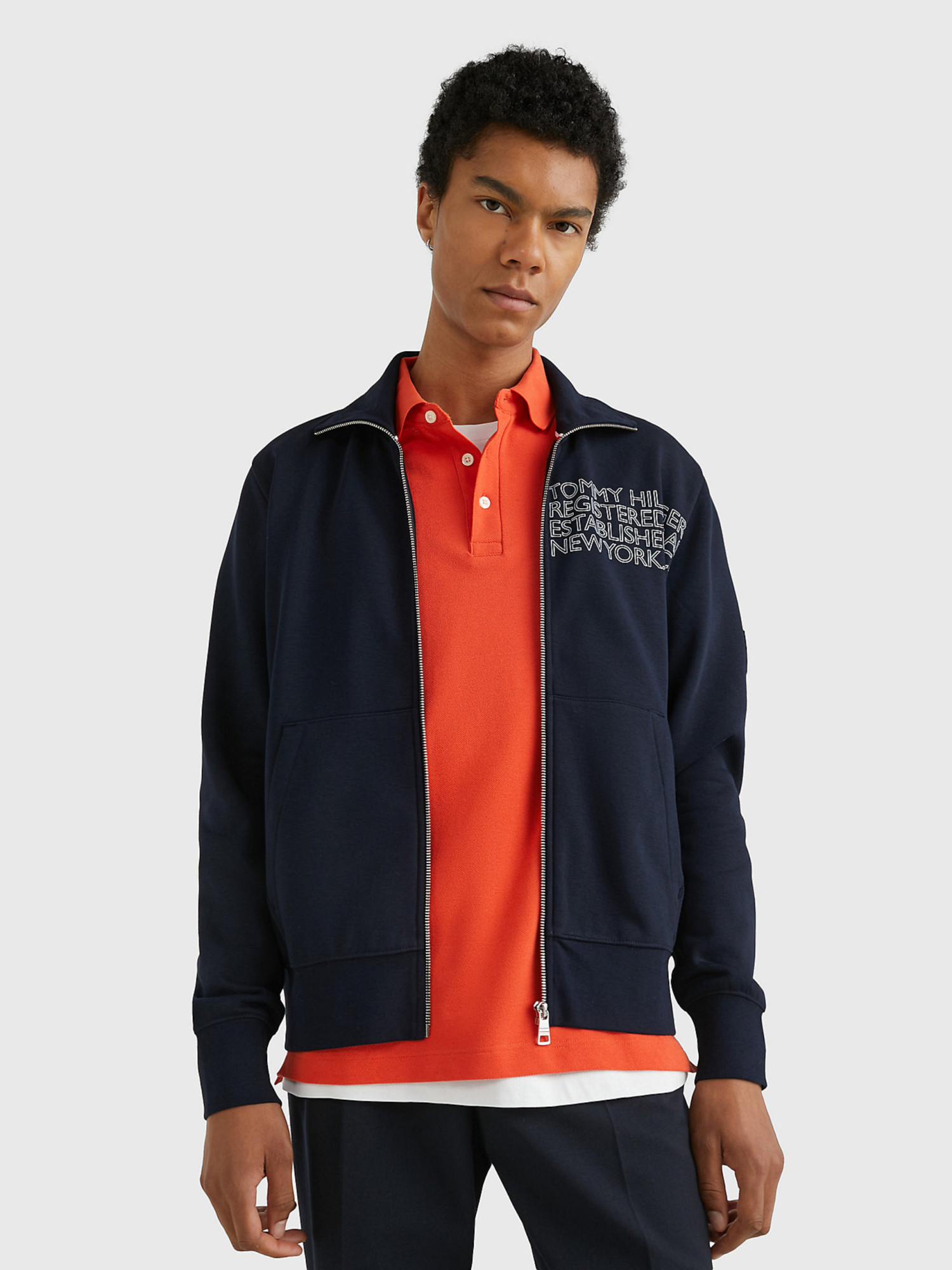 detail Tommy Hilfiger pánská tmavě modrá mikina Badged graphic