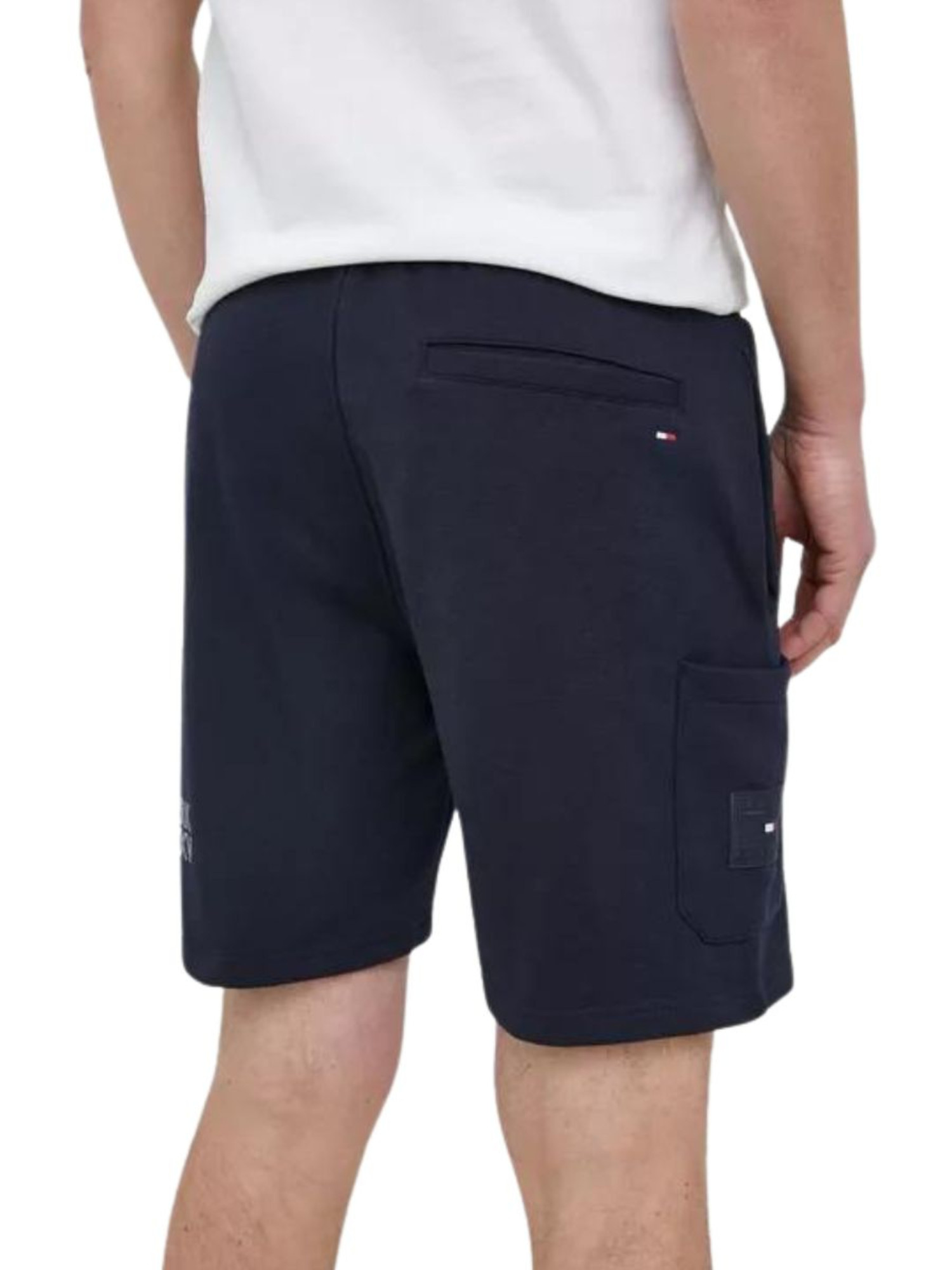 detail Tommy Hilfiger pánské tmavě modré šortky