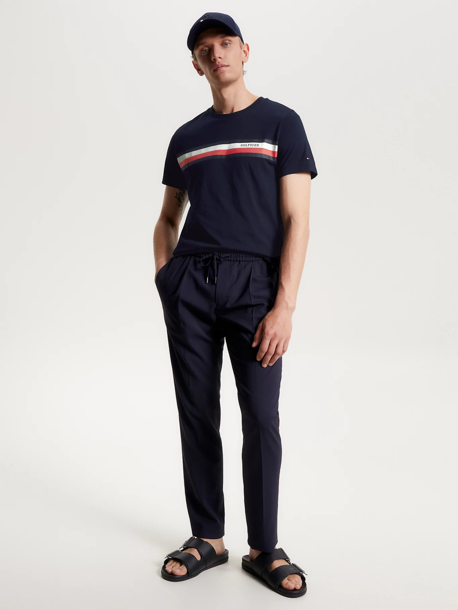 detail Tommy Hilfiger pánské tmavě modré triko Monotype