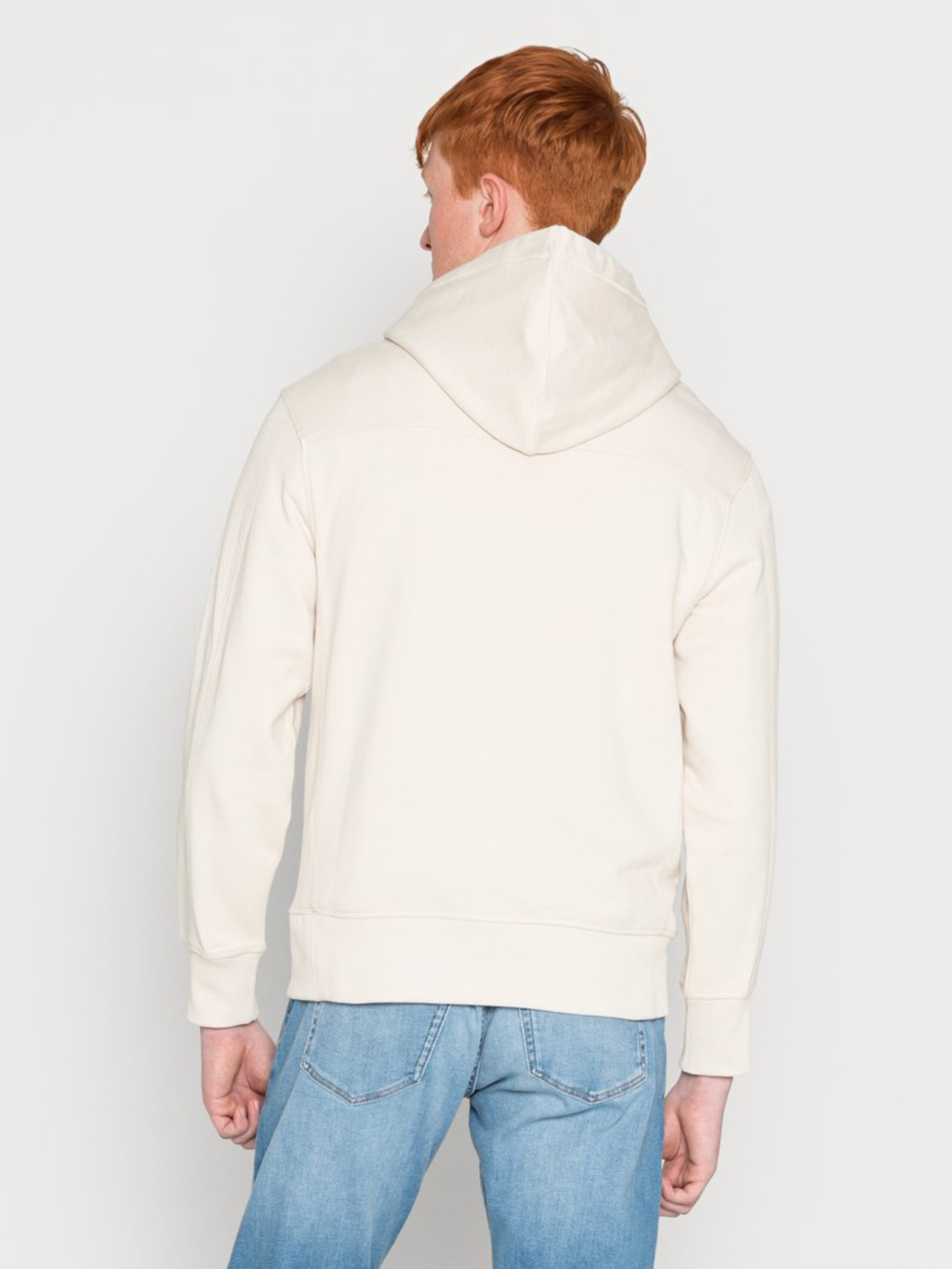 detail Calvin Klein pánská béžová mikina