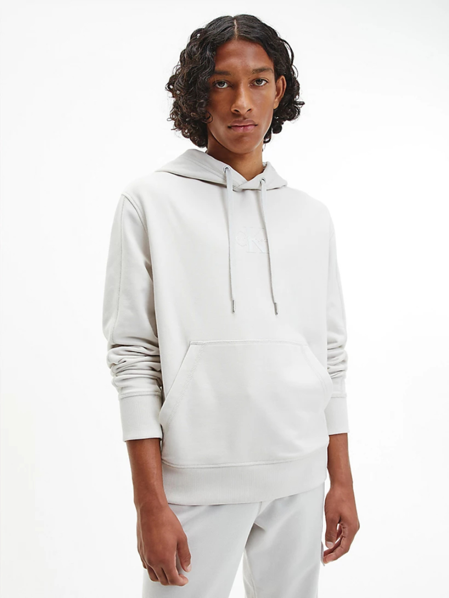 detail Calvin Klein pánská světle šedá mikina