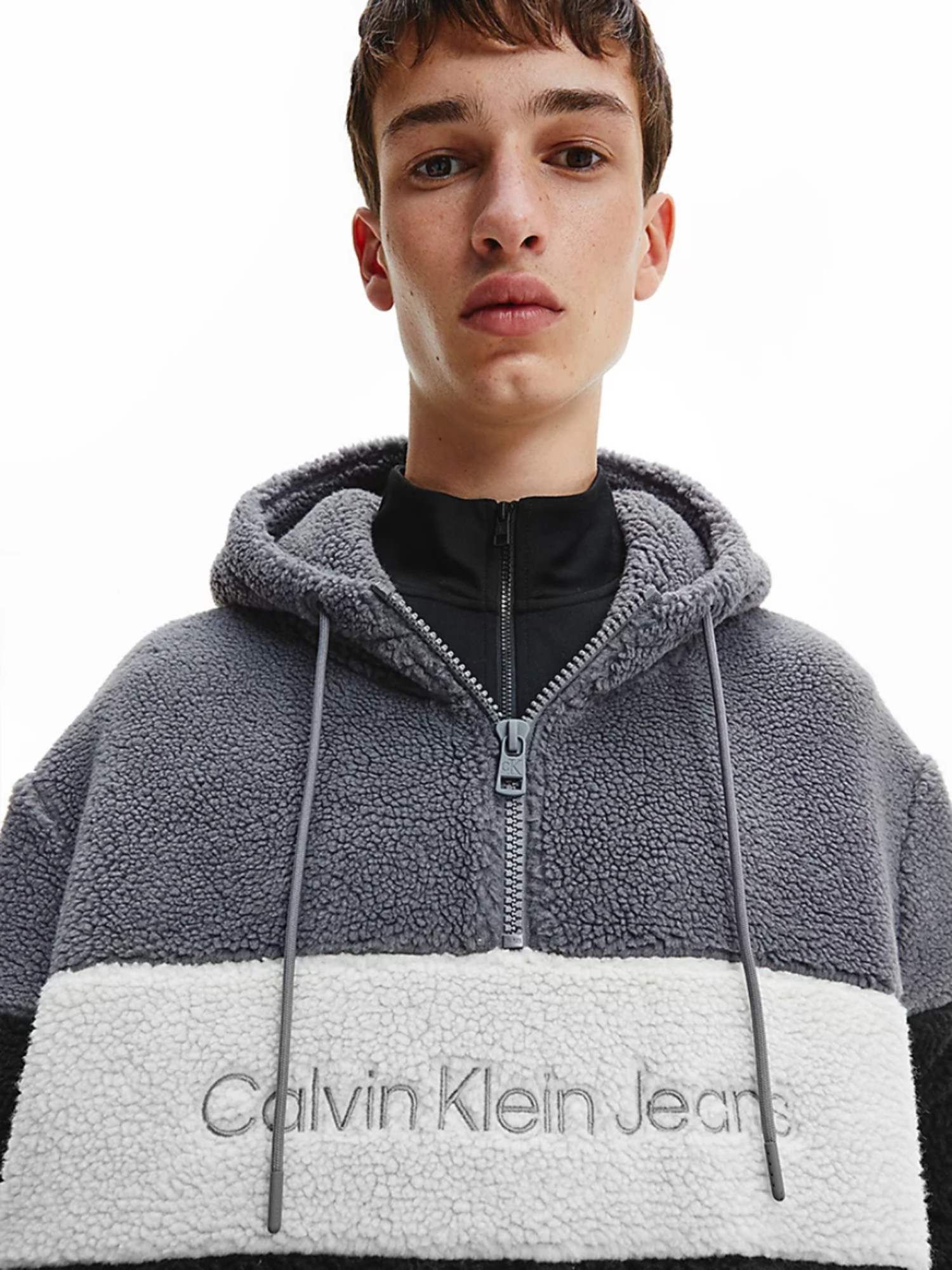 detail Calvin Klein pánská sherpa mikina