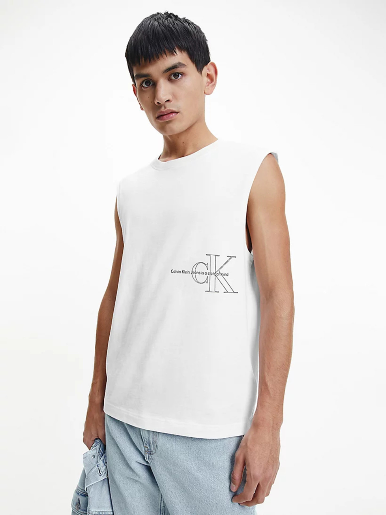 detail Calvin Klein pánské bílé tílko