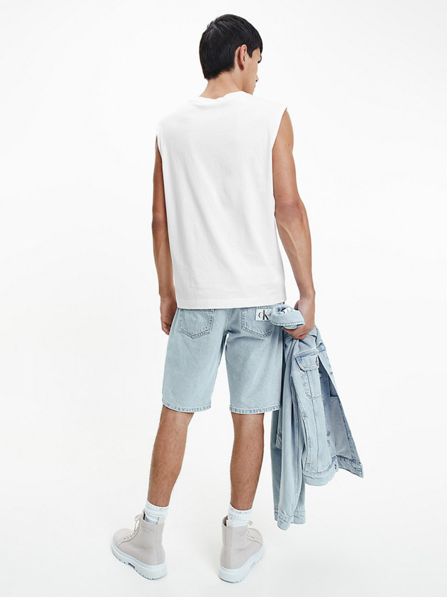 detail Calvin Klein pánské bílé tílko