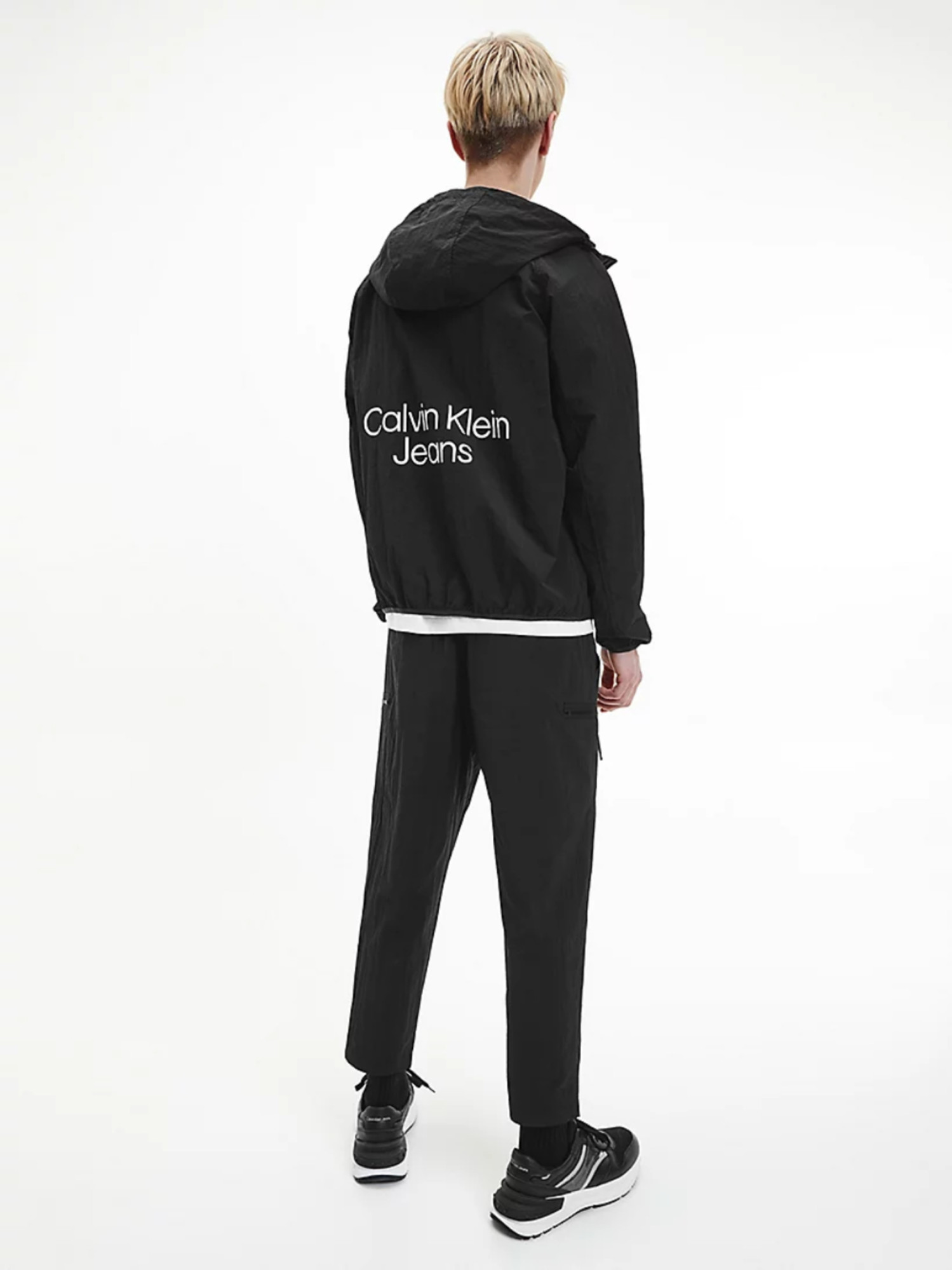 detail Calvin Klein pánská černá bunda