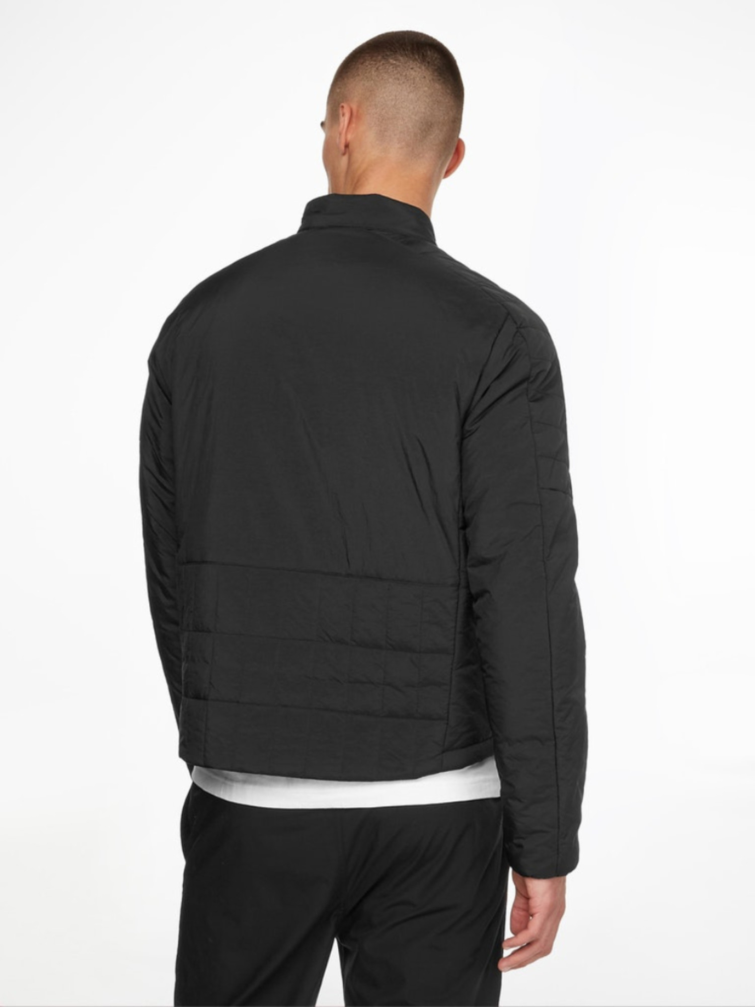 detail Calvin Klein pánská černá bunda