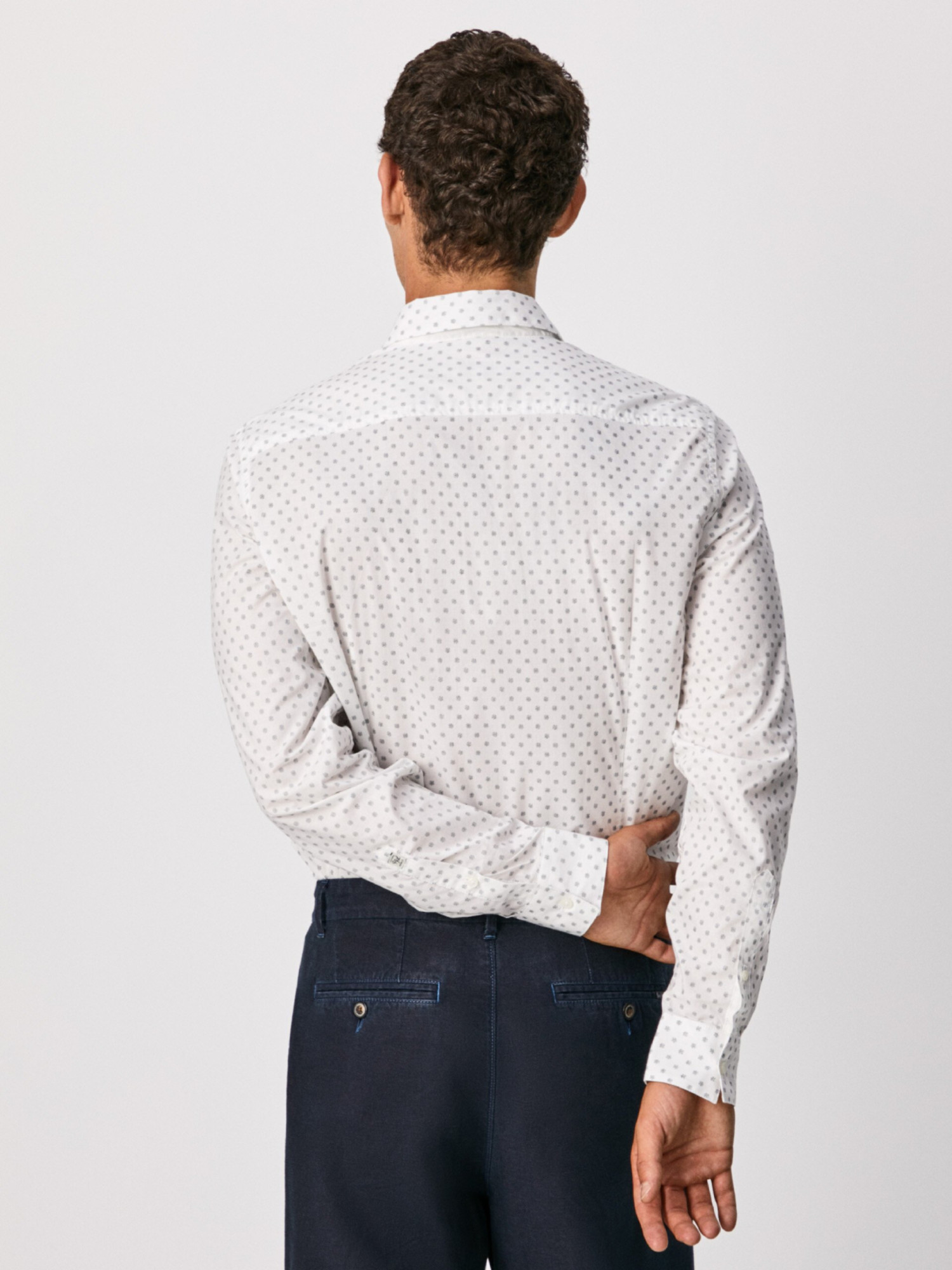 detail Pepe Jeans pánská bílá tečkovaná košile