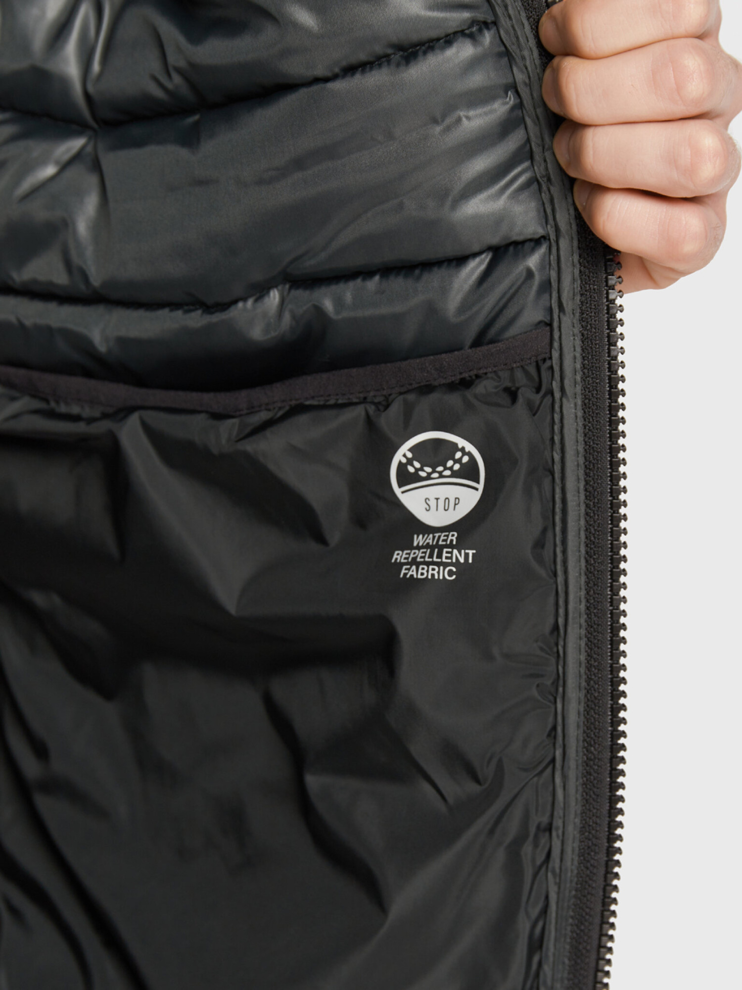 detail Pepe Jeans pánská černá vesta Jack