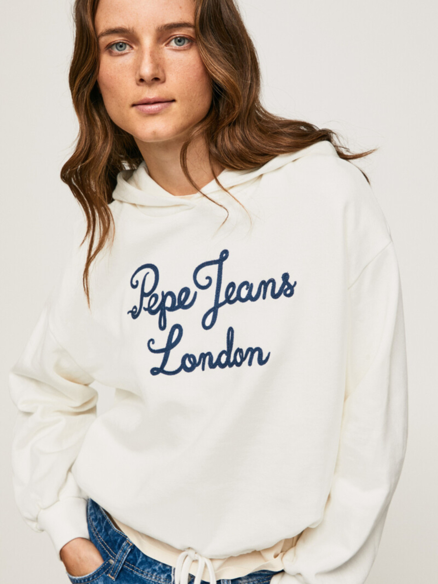 detail Pepe Jeans dámská krémová mikina
