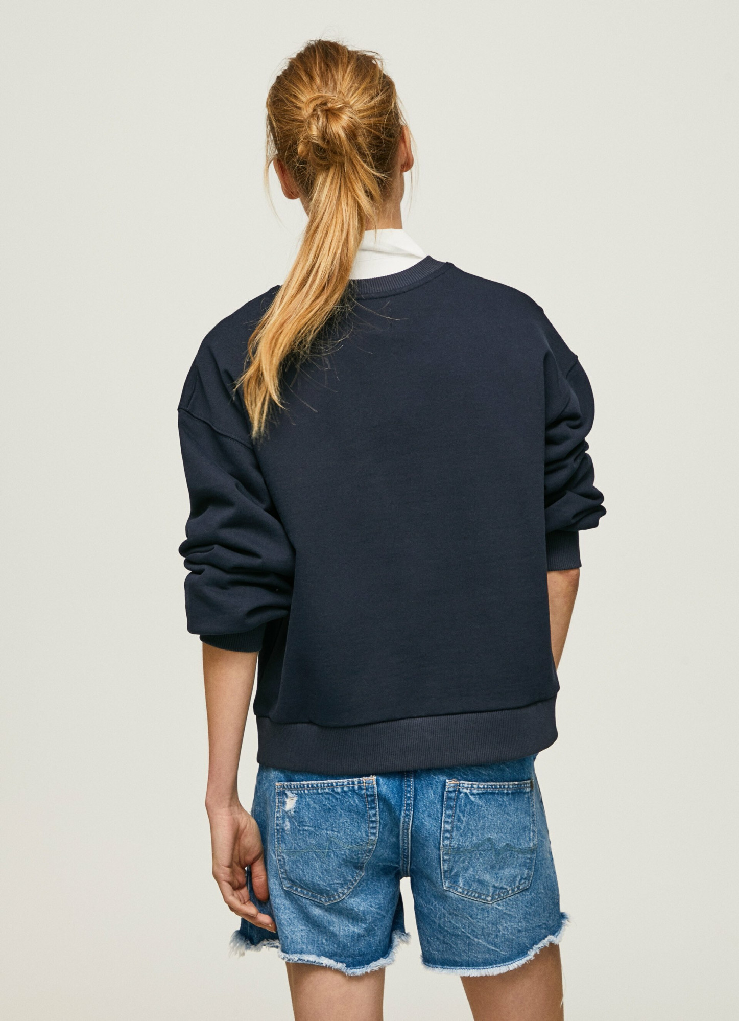 detail Pepe Jeans dámská modrá mikina WY LLILE