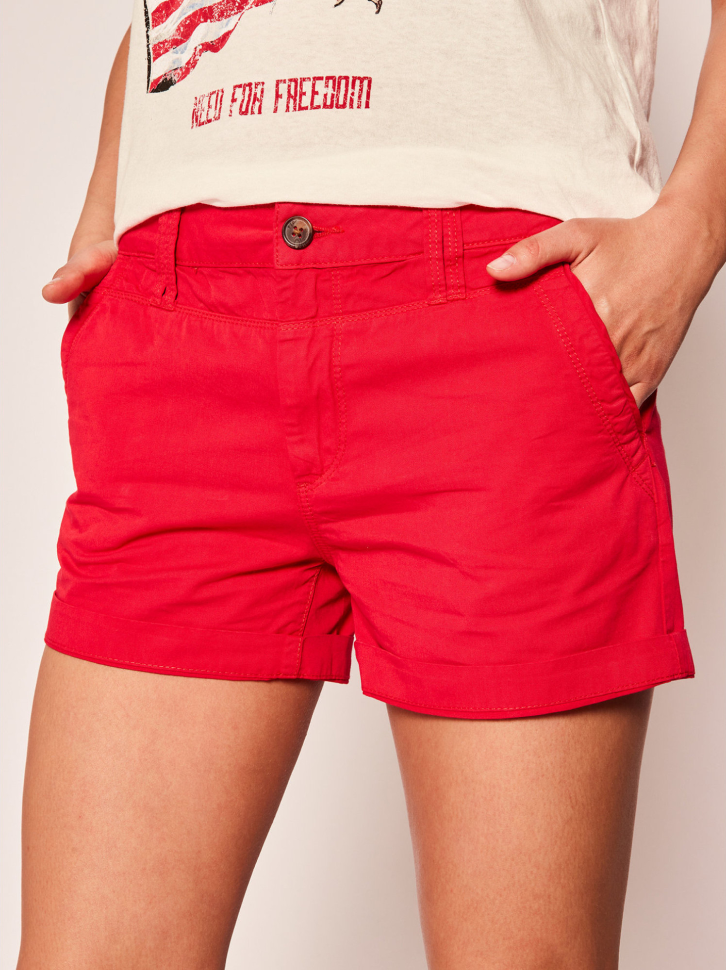 detail Pepe Jeans dámské červené šortky Balboa