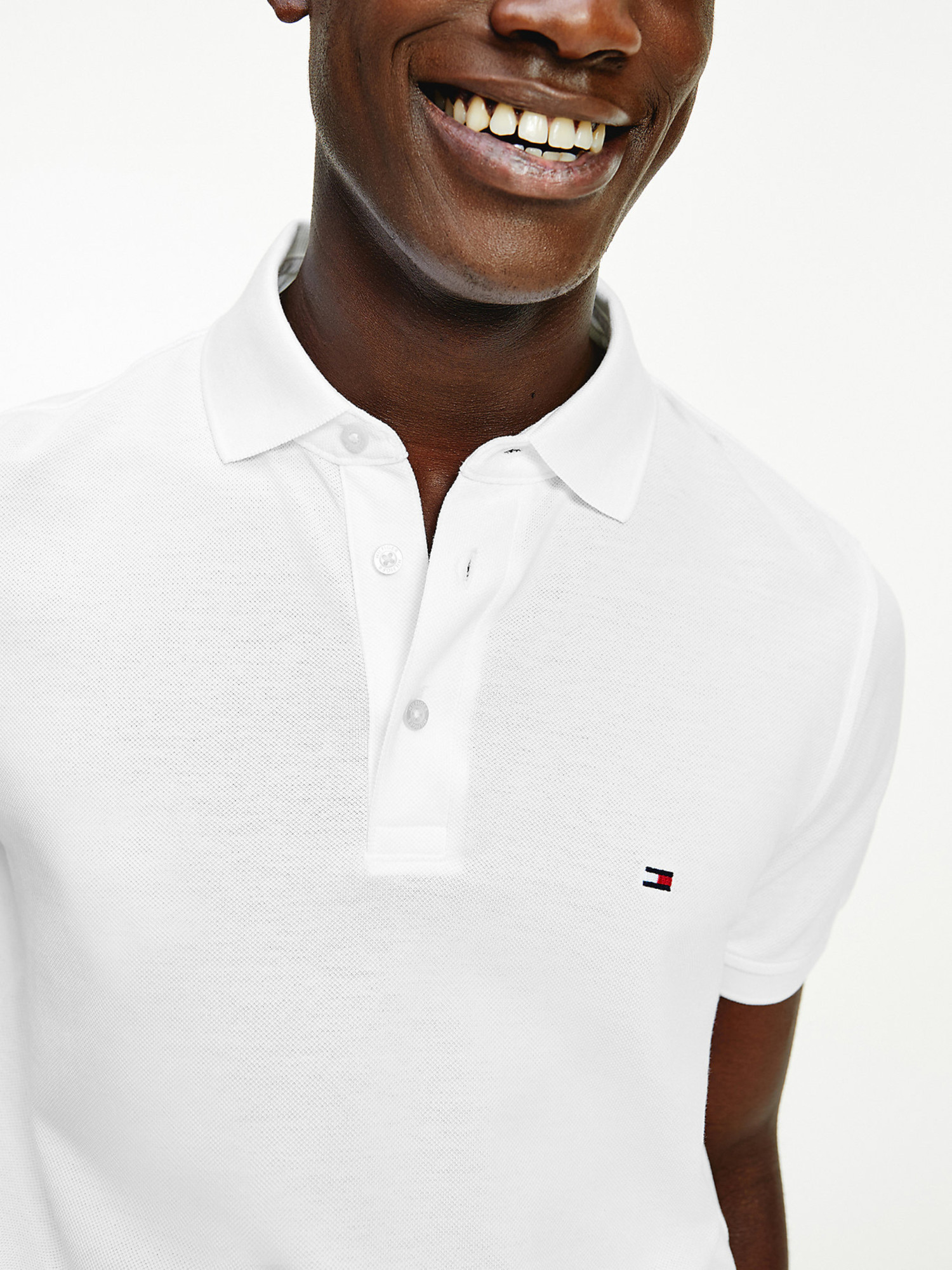 detail Tommy Hilfiger pánské bílé polo tričko