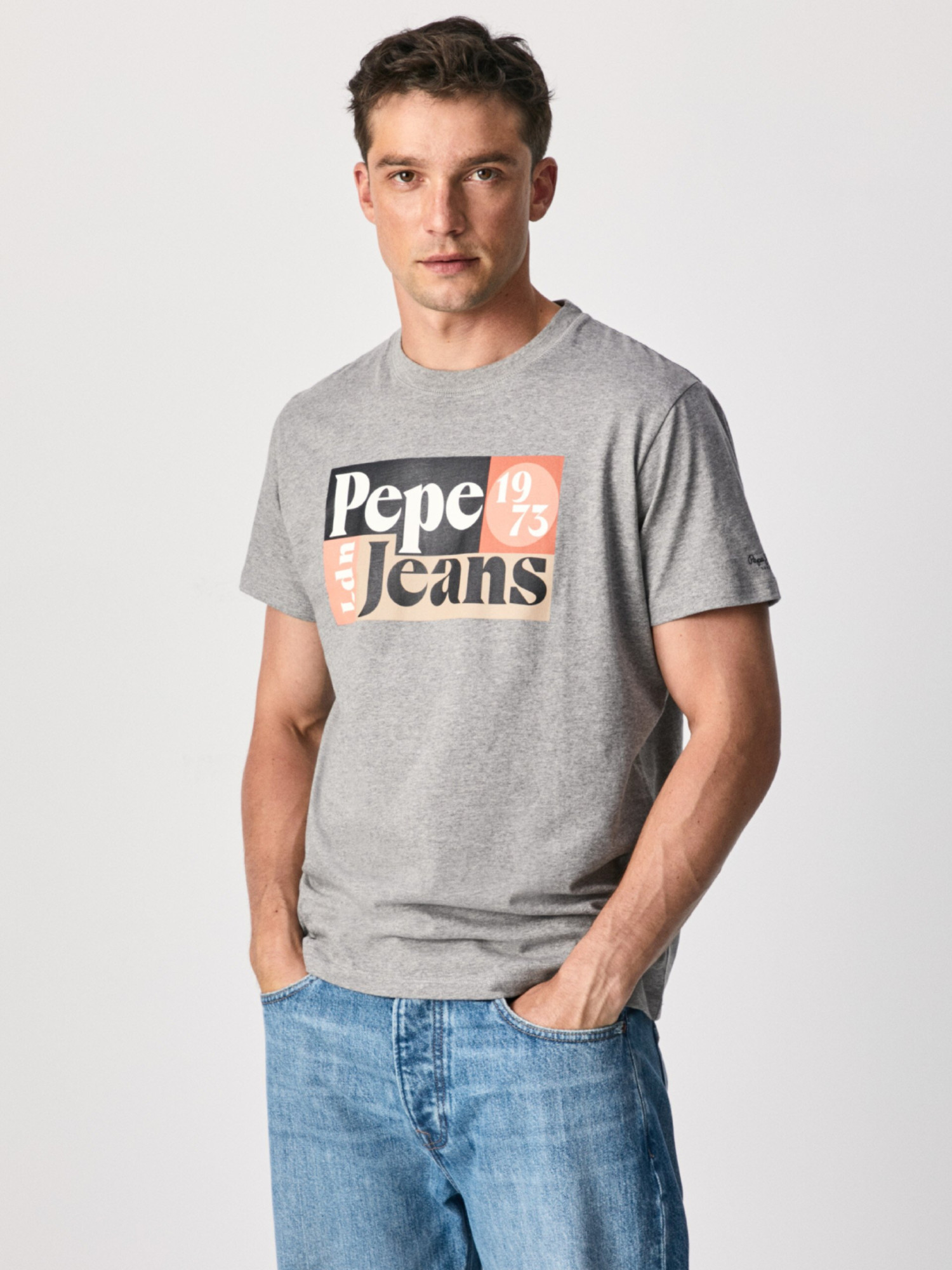 detail Pepe Jeans pánské šedé tričko Wells