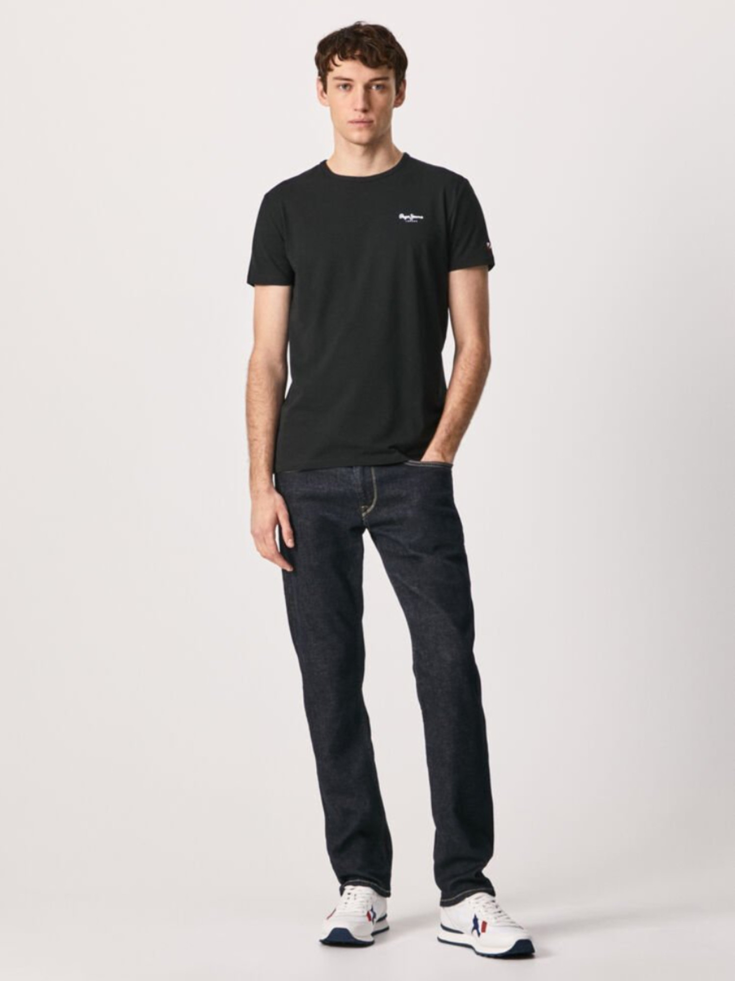 detail Pepe Jeans pánské černé tričko Basic