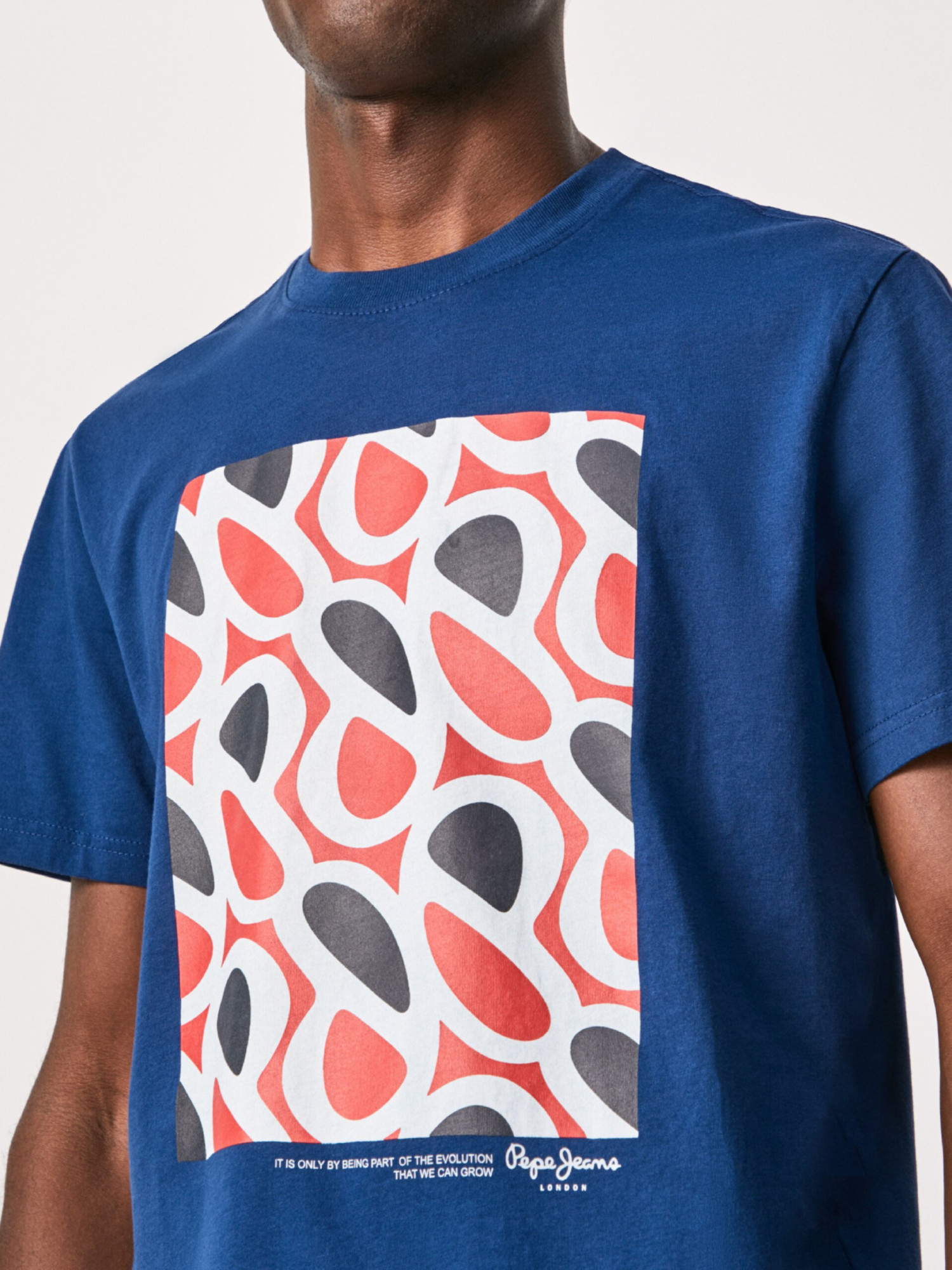 detail Pepe Jeans pánské tamvě modré tričko Agin