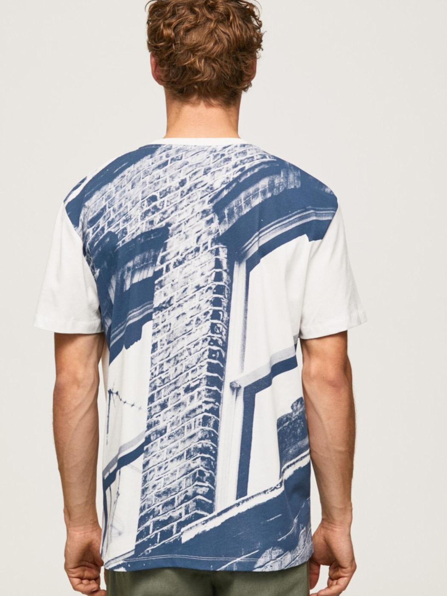 detail Pepe Jeans pánské bílé tričko RAEVON