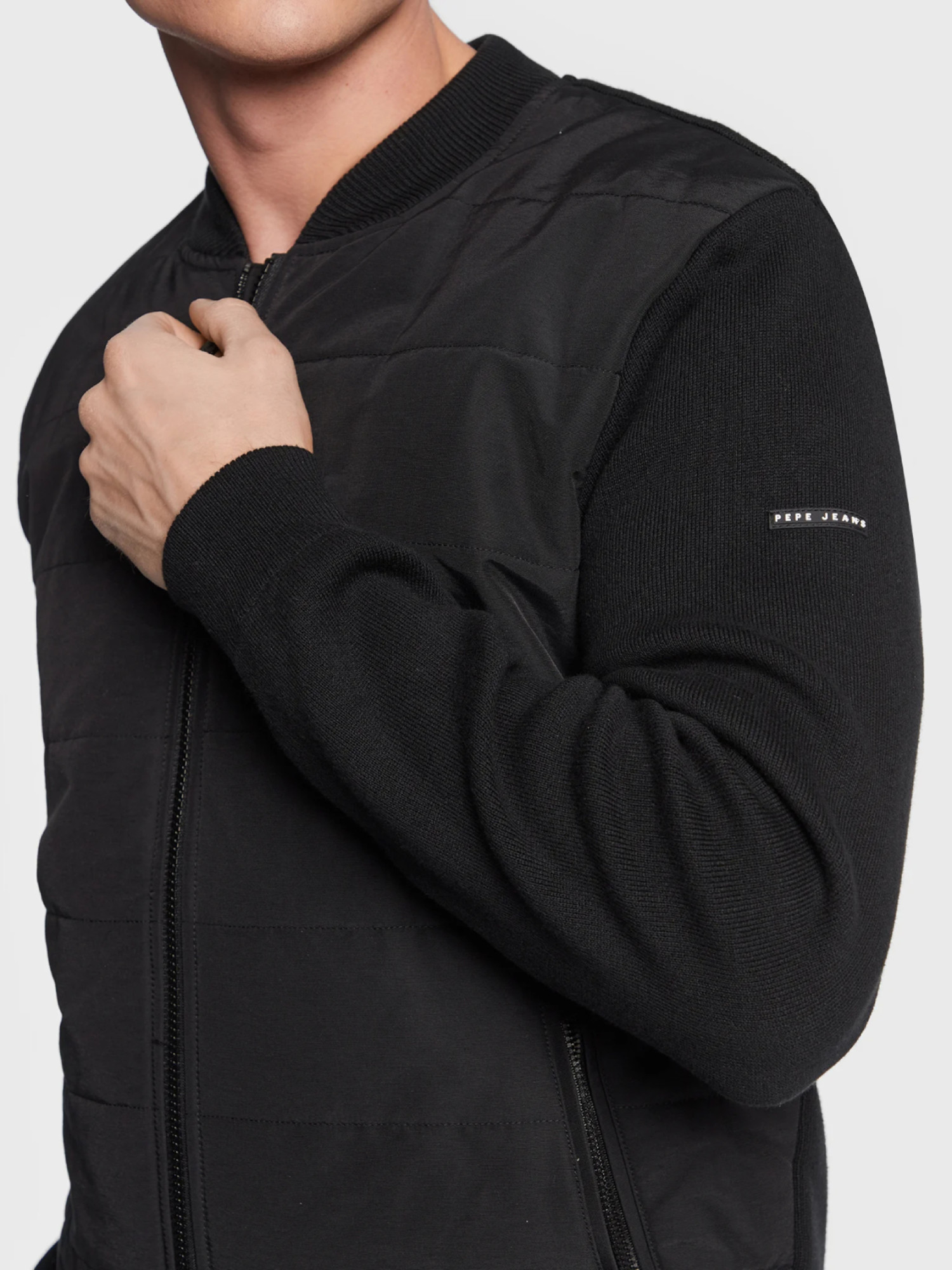 detail Pepe Jeans pánská černá mikina